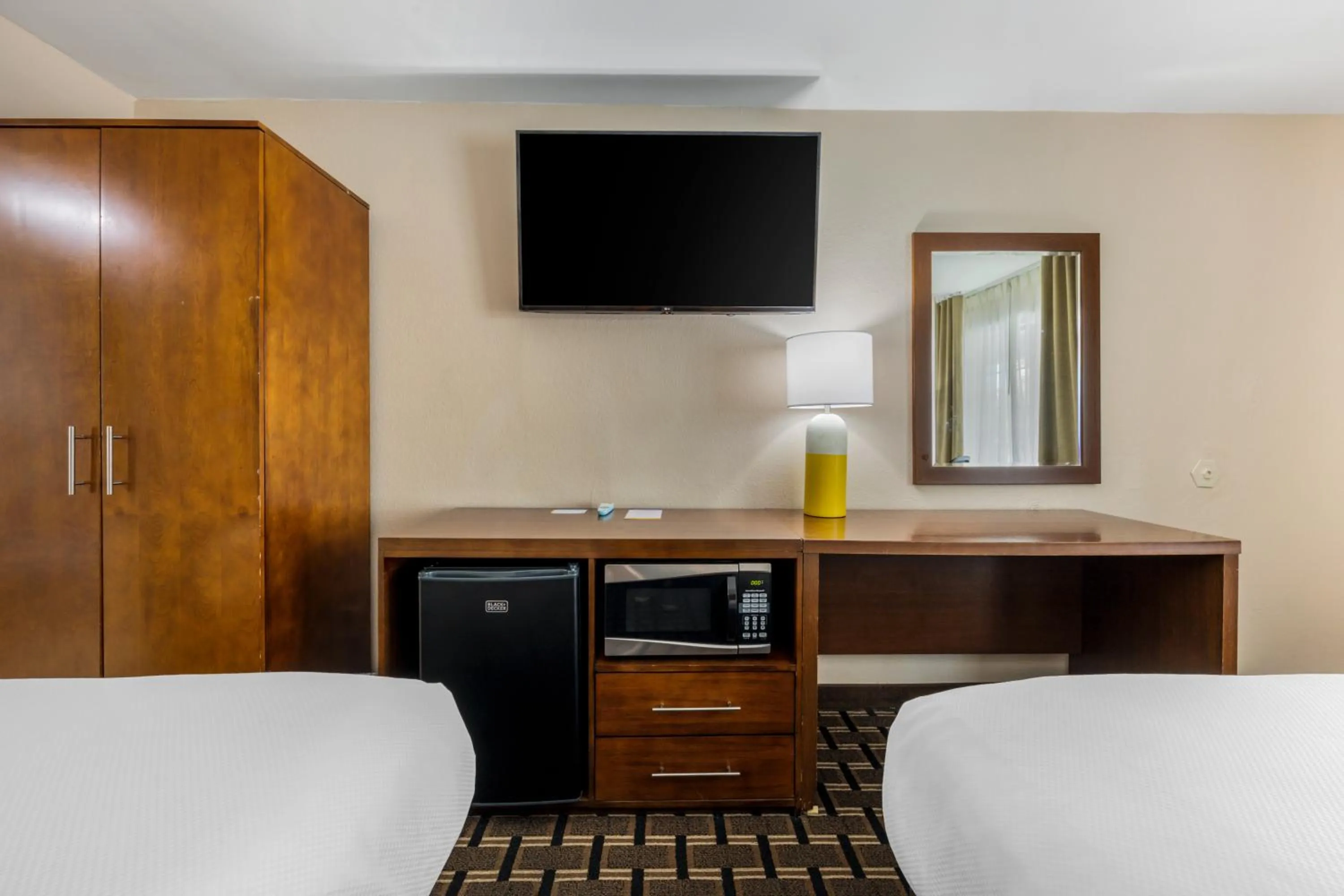 Bedroom, Bed in Comfort Inn Downtown Nashville - Music City Center