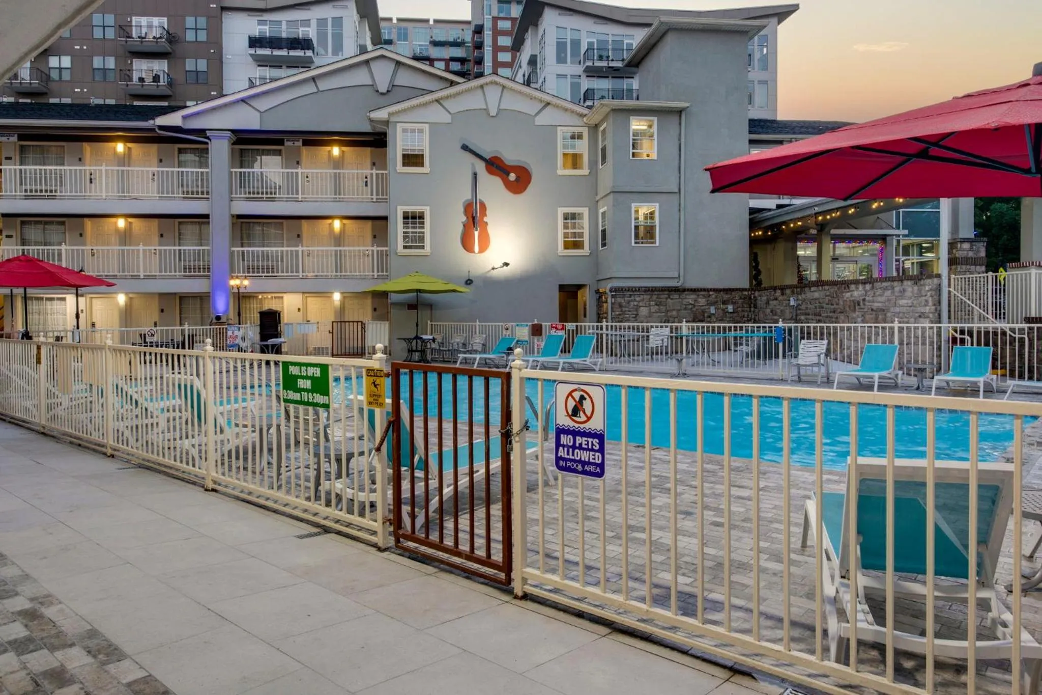 Swimming pool in Comfort Inn Downtown Nashville - Music City Center