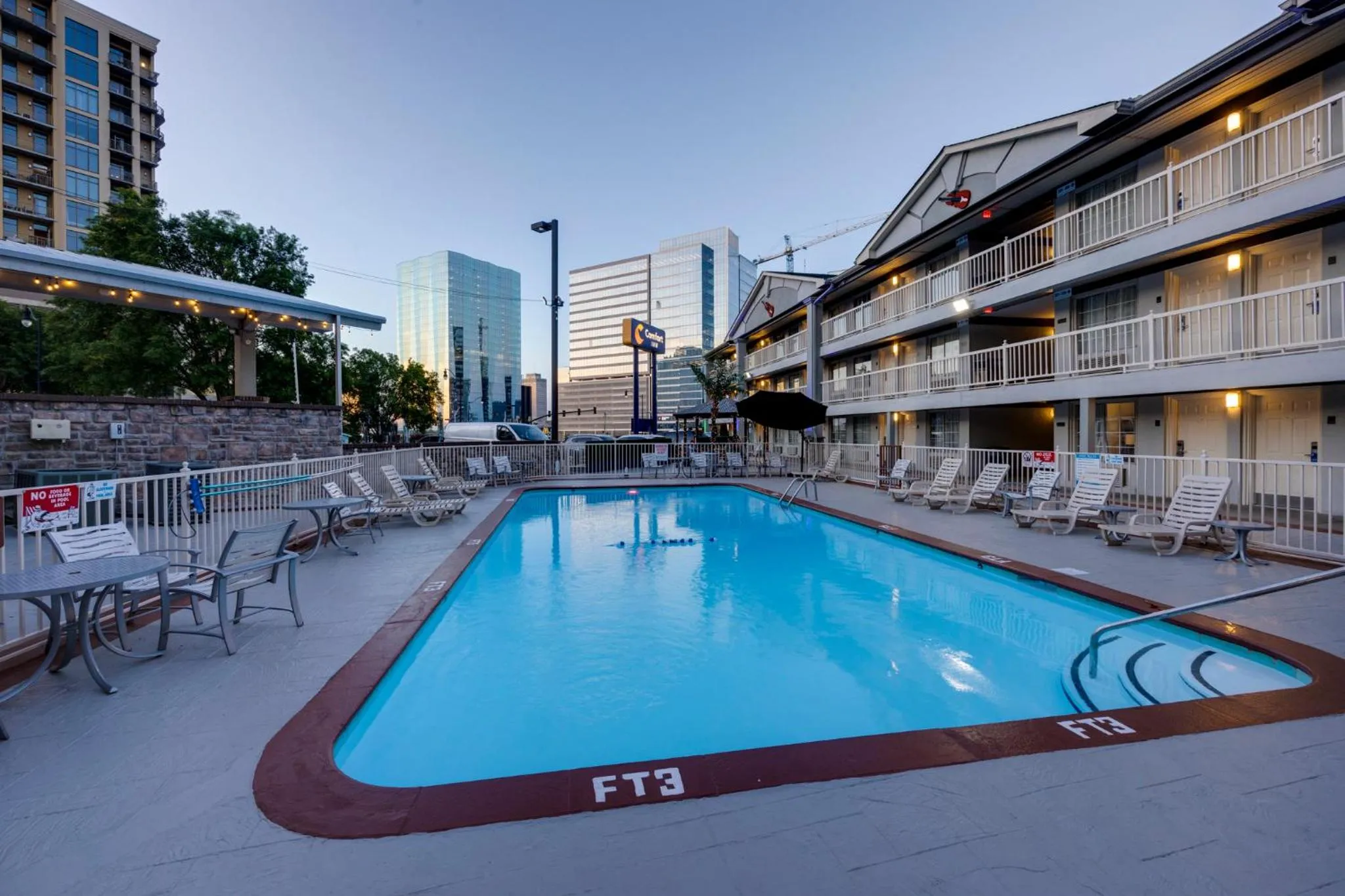 Swimming pool in Comfort Inn Downtown Nashville - Music City Center