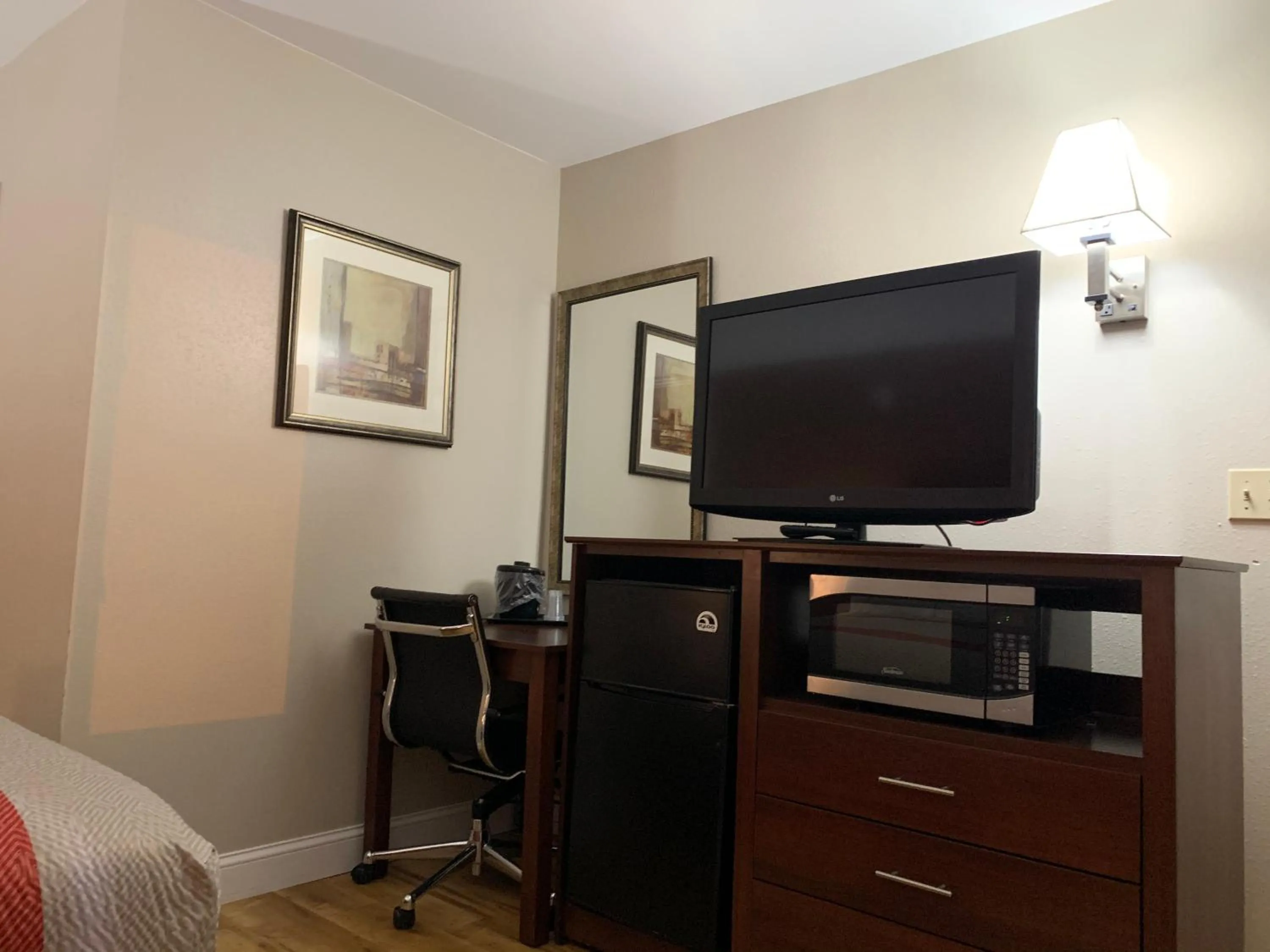 TV and multimedia, Bed in Orbits Inn