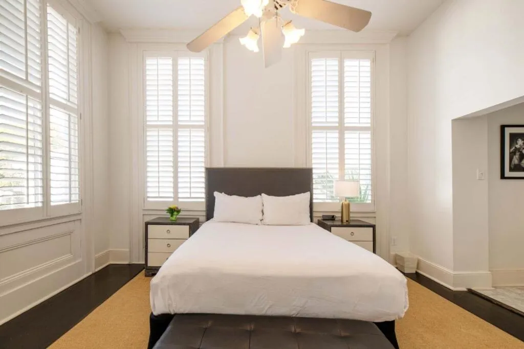 Bedroom, Bed in Melrose Mansion