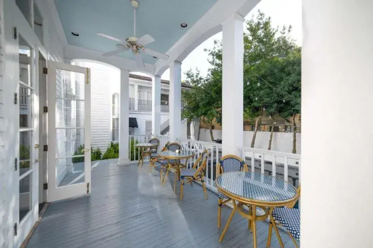 Property building in Melrose Mansion Property building in Melrose Mansion