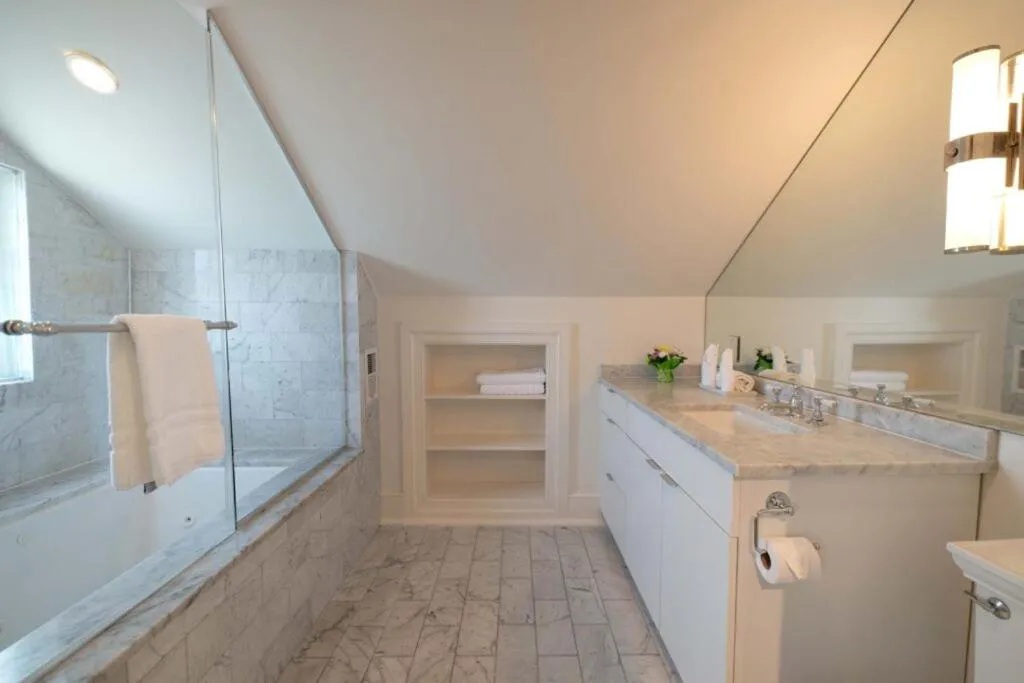 Bathroom in Melrose Mansion