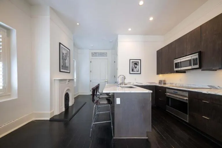 Kitchen or kitchenette in Melrose Mansion