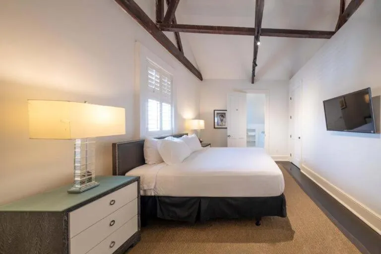 Bedroom, Bed in Melrose Mansion