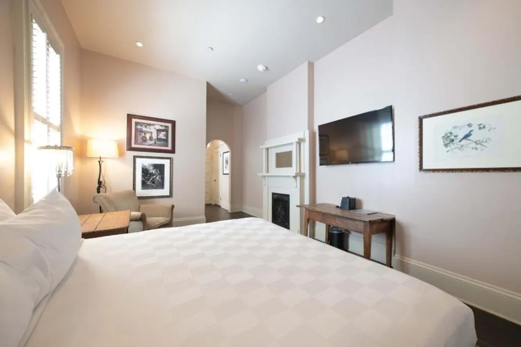 Bedroom, Bed in Melrose Mansion