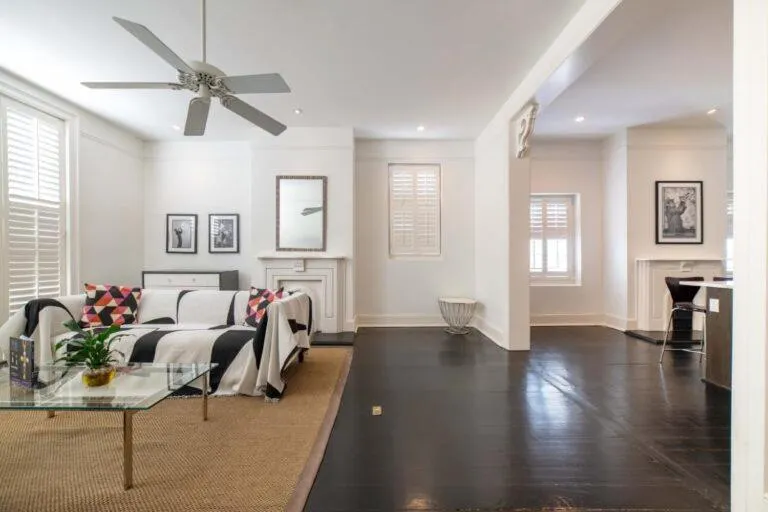 Living room in Melrose Mansion