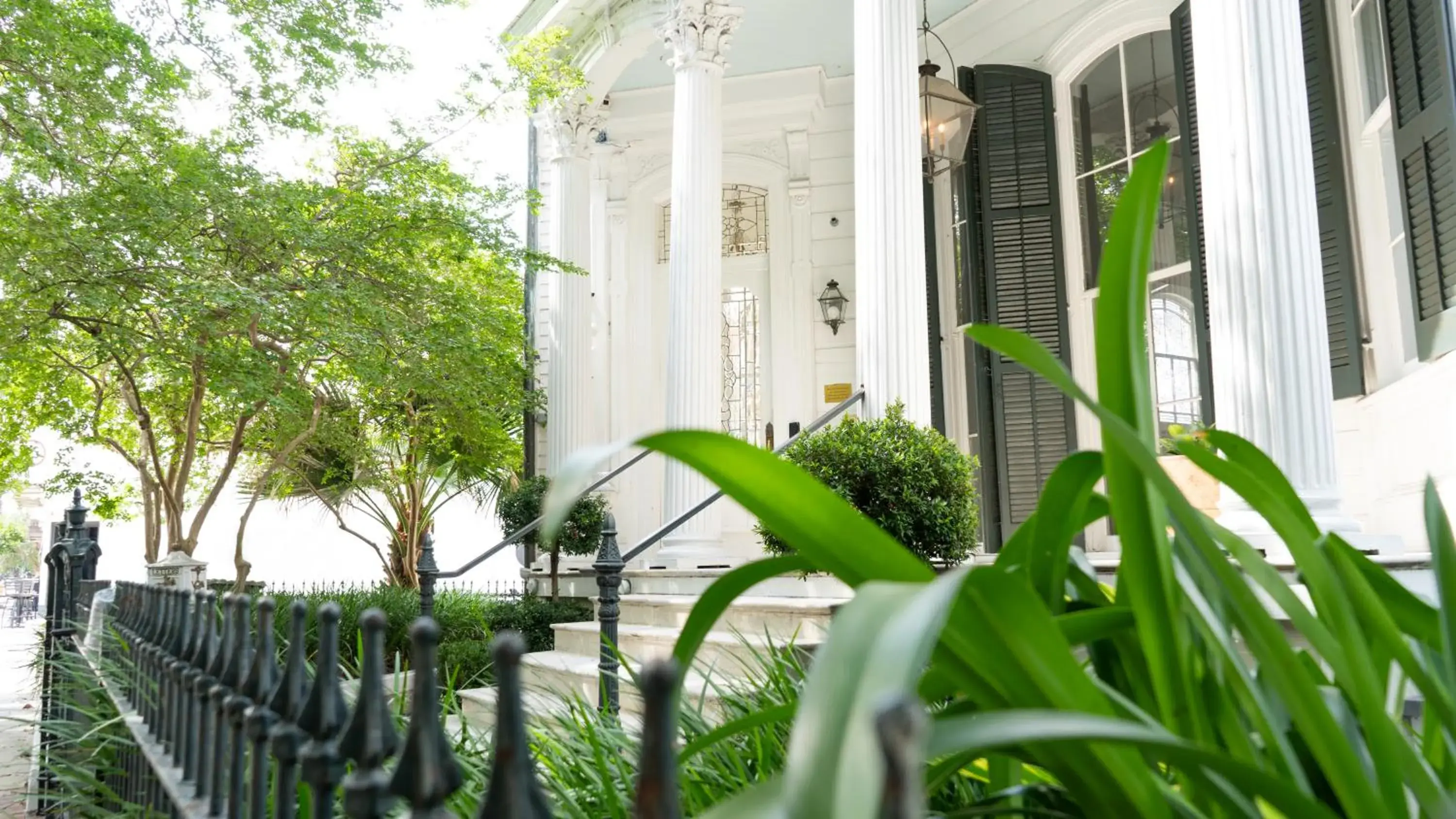 Facade/entrance in Melrose Mansion Facade/entrance in Melrose Mansion