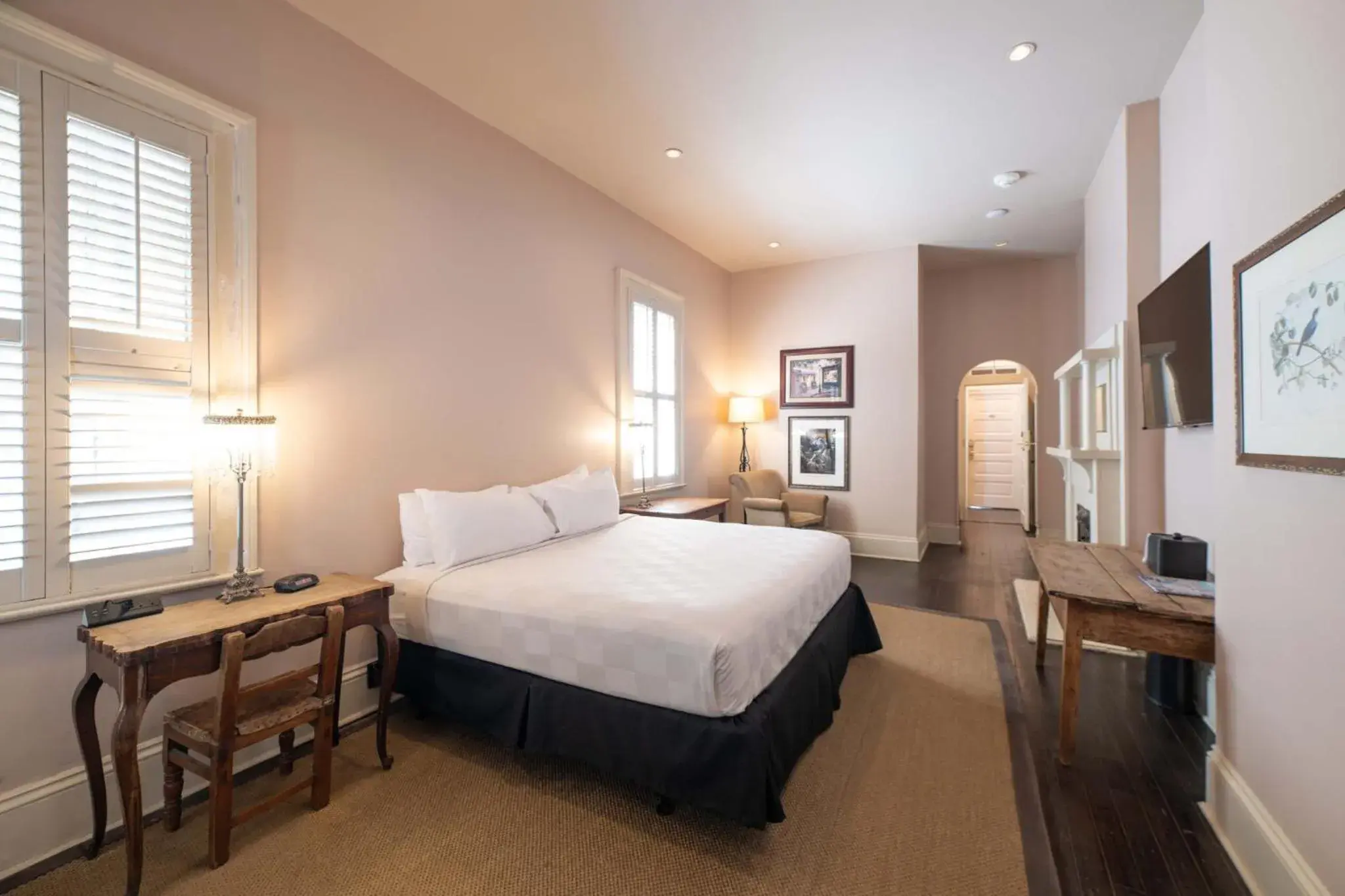 Classic Queen Room in Melrose Mansion Classic Queen Room in Melrose Mansion