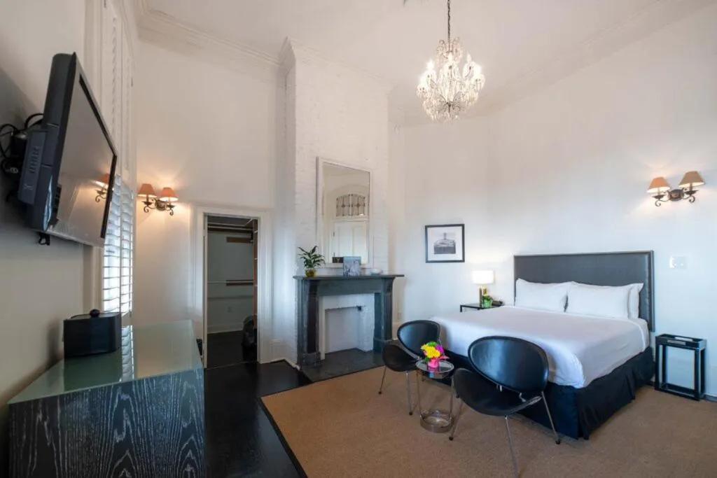 Bedroom, Bed in Melrose Mansion