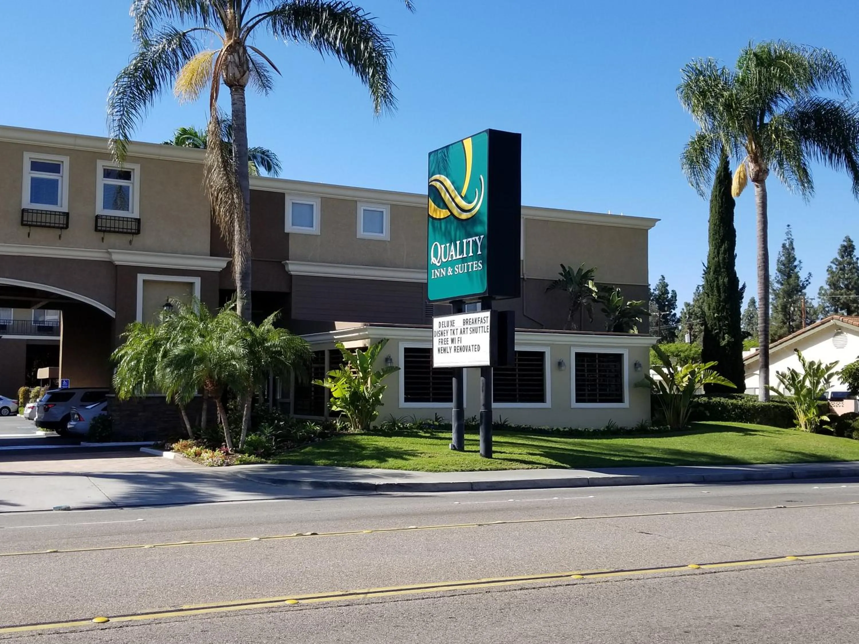 Property building in Quality Inn & Suites Anaheim Maingate
