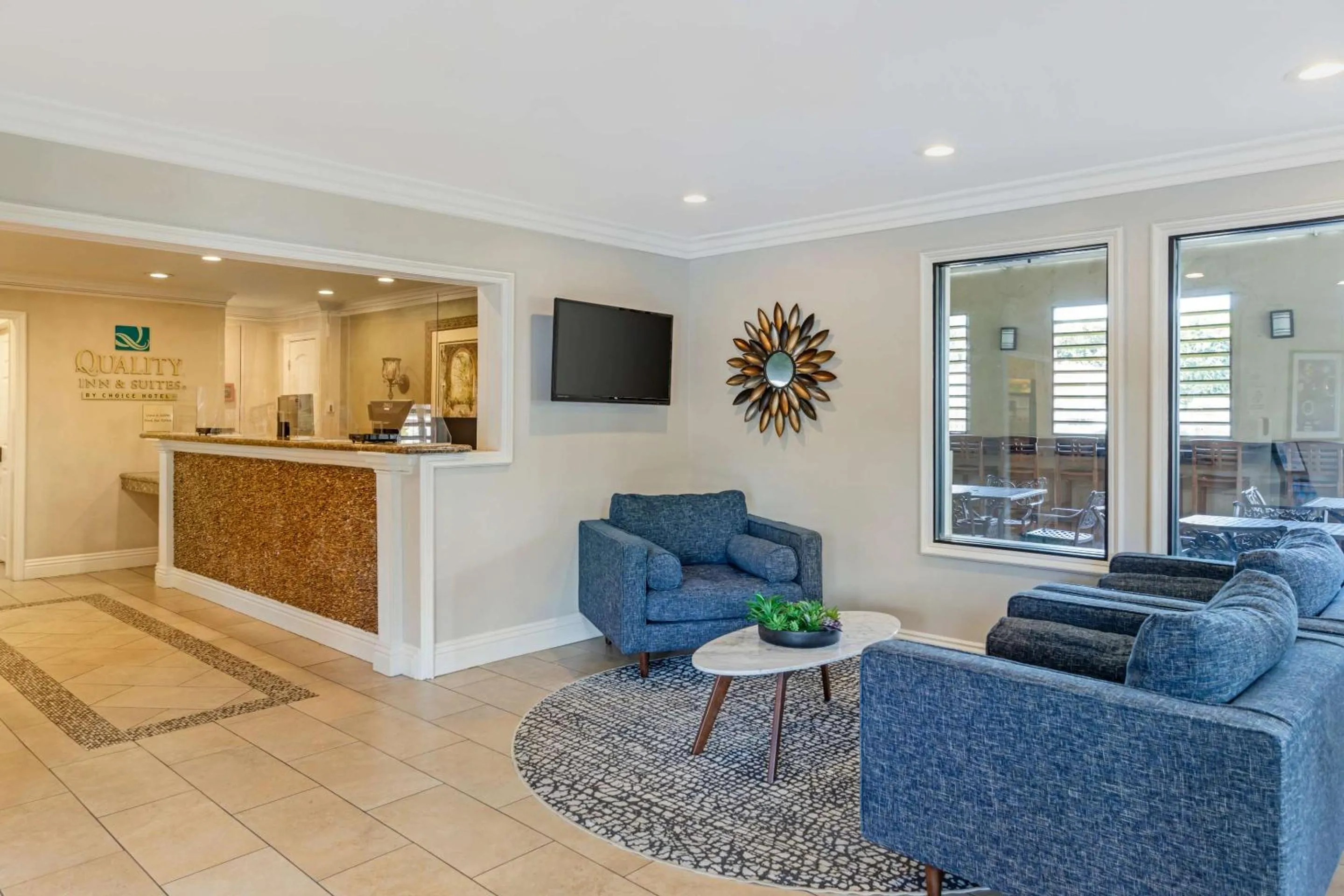 Lobby or reception in Quality Inn & Suites Anaheim Maingate