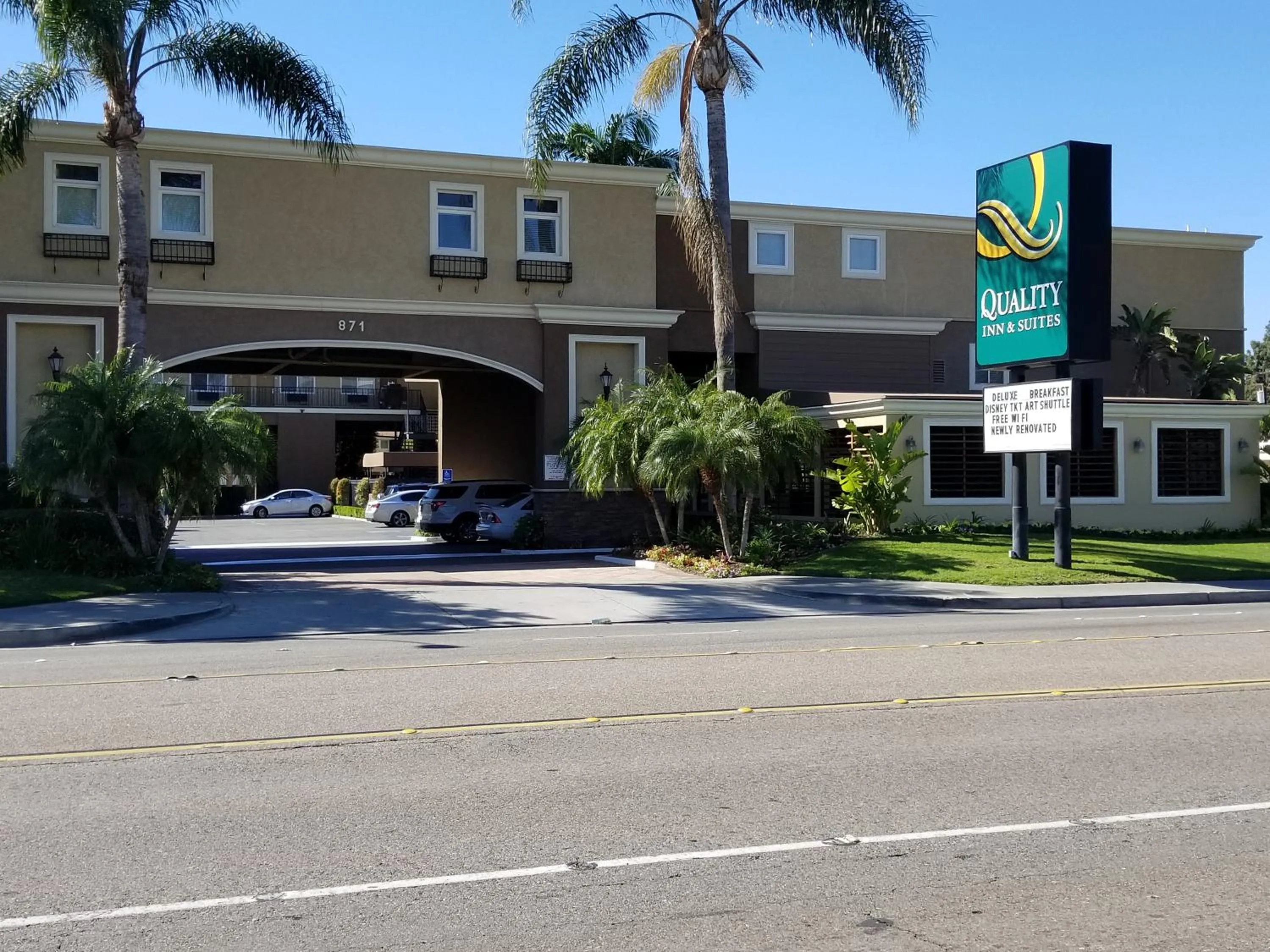 Property building in Quality Inn & Suites Anaheim Maingate