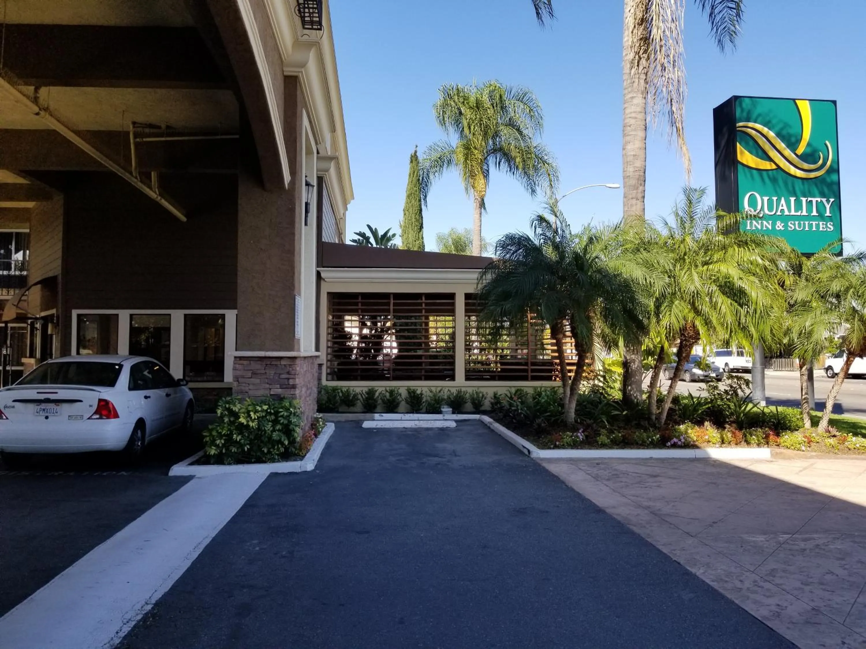 Parking in Quality Inn & Suites Anaheim Maingate