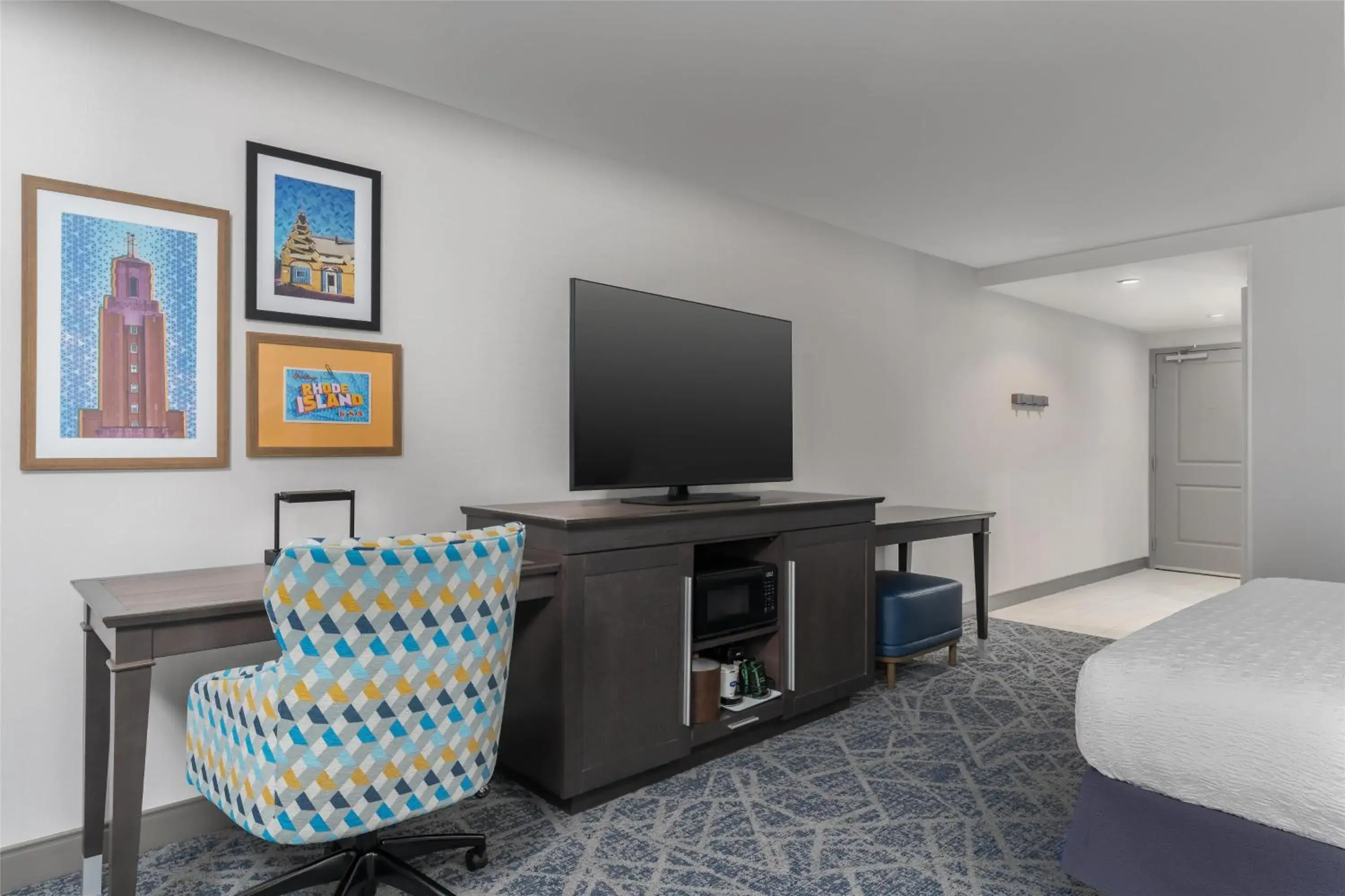 King Room - Hearing Access/Non-Smoking in Hampton Inn-Pawtucket, RI King Room - Hearing Access/Non-Smoking in Hampton Inn-Pawtucket, RI