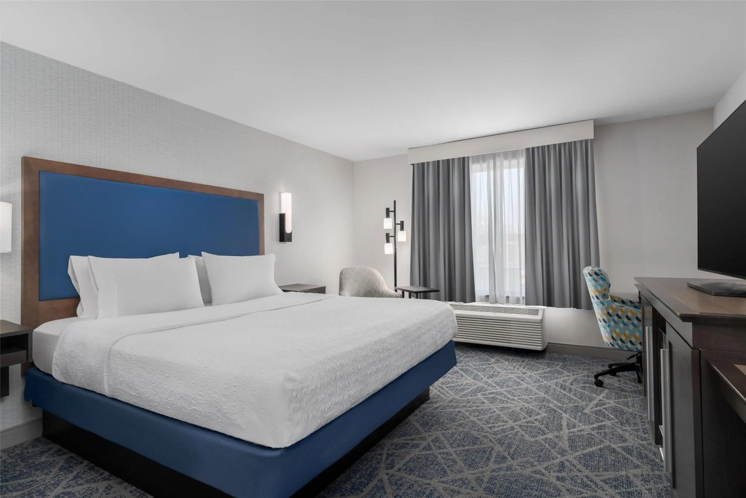 Bed in Hampton Inn-Pawtucket, RI