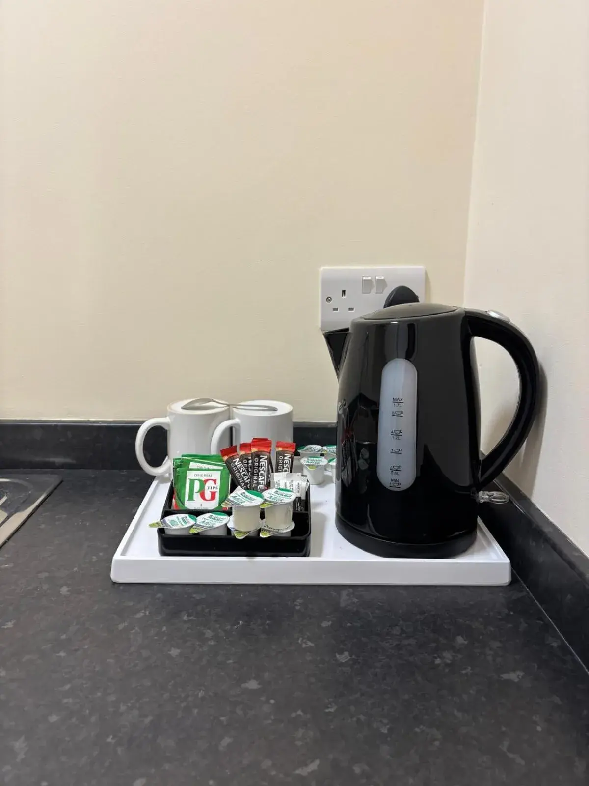 Double Room with Kitchenette in The Tudor House Hotel Double Room with Kitchenette in The Tudor House Hotel