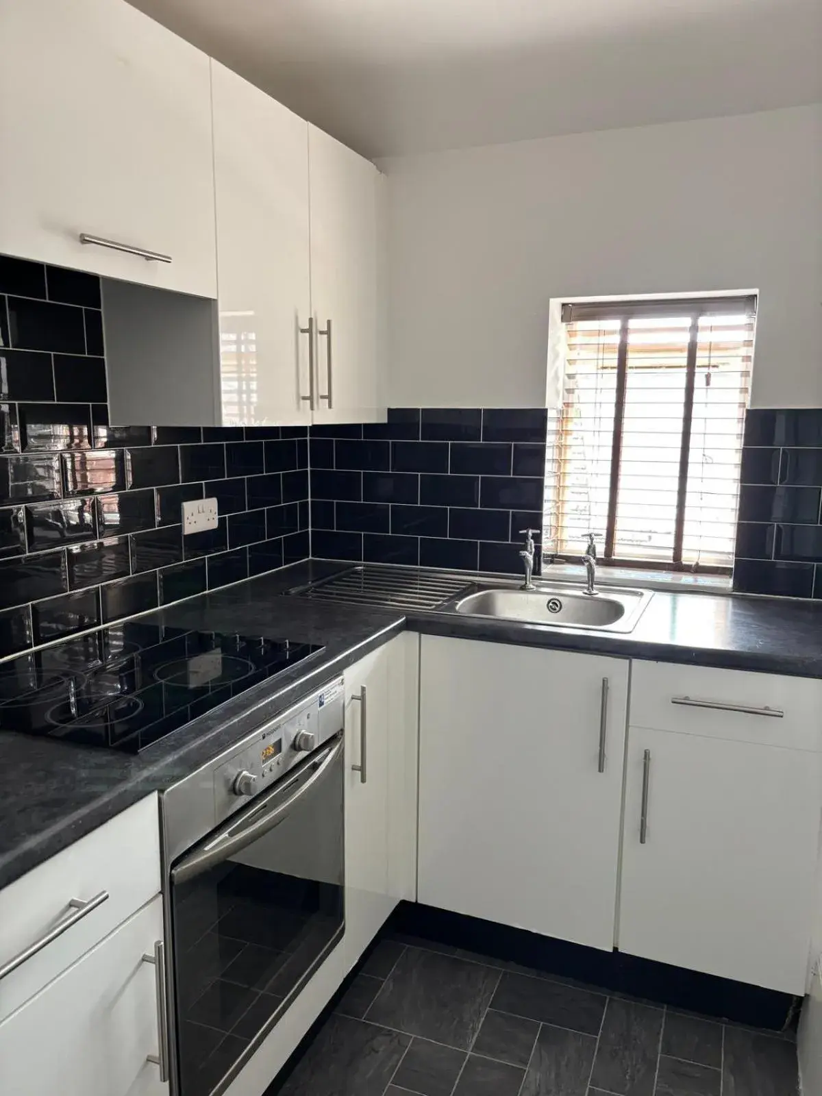 Twin Room with Kitchenette in The Tudor House Hotel Twin Room with Kitchenette in The Tudor House Hotel