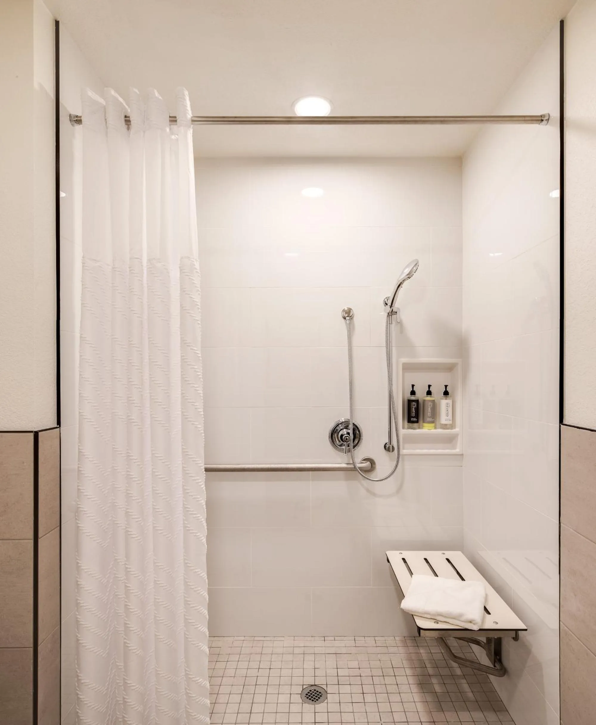 Shower in Ayres Hotel Redlands - Loma Linda