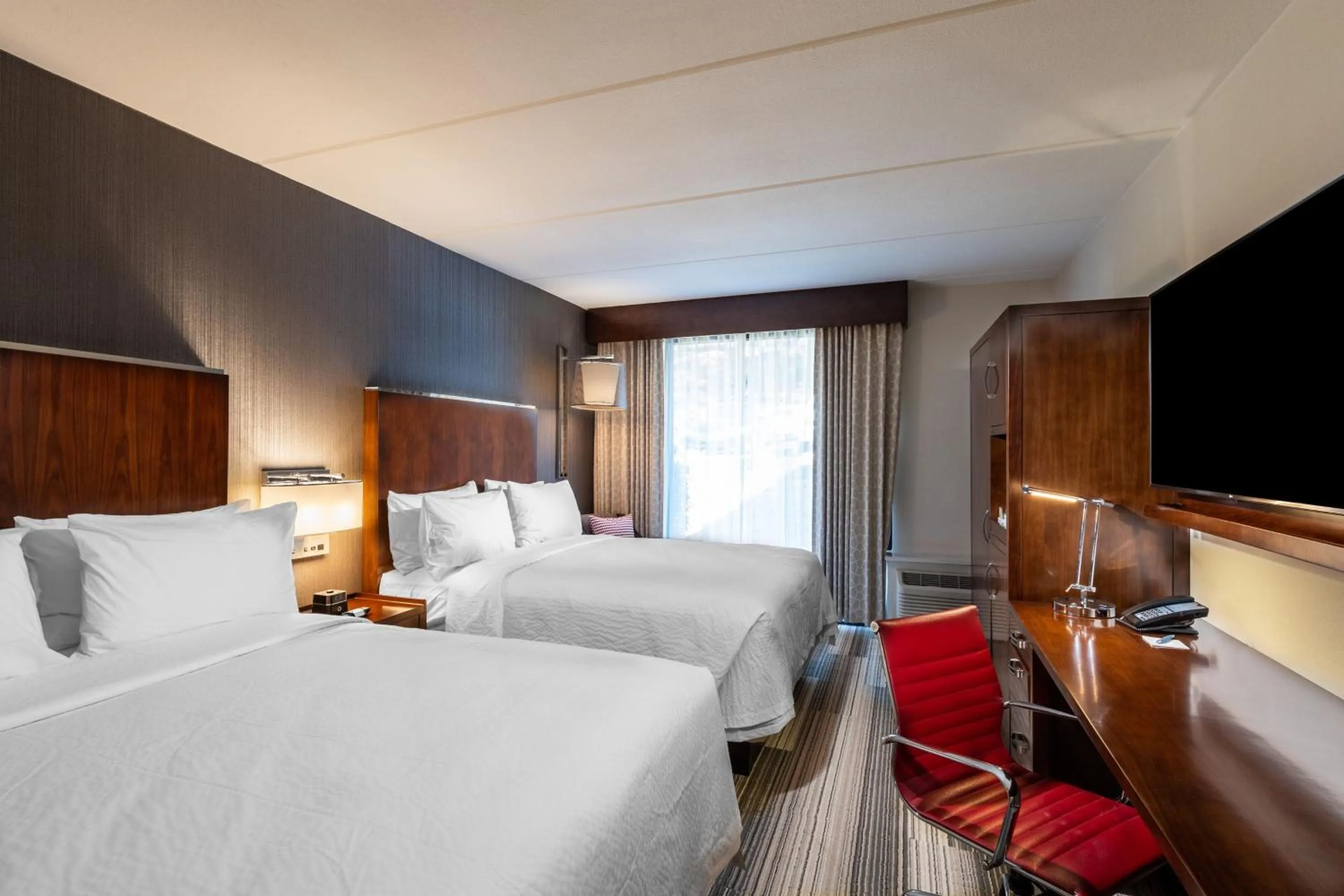 Photo of the whole room, Bed in Four Points by Sheraton Atlanta Airport West