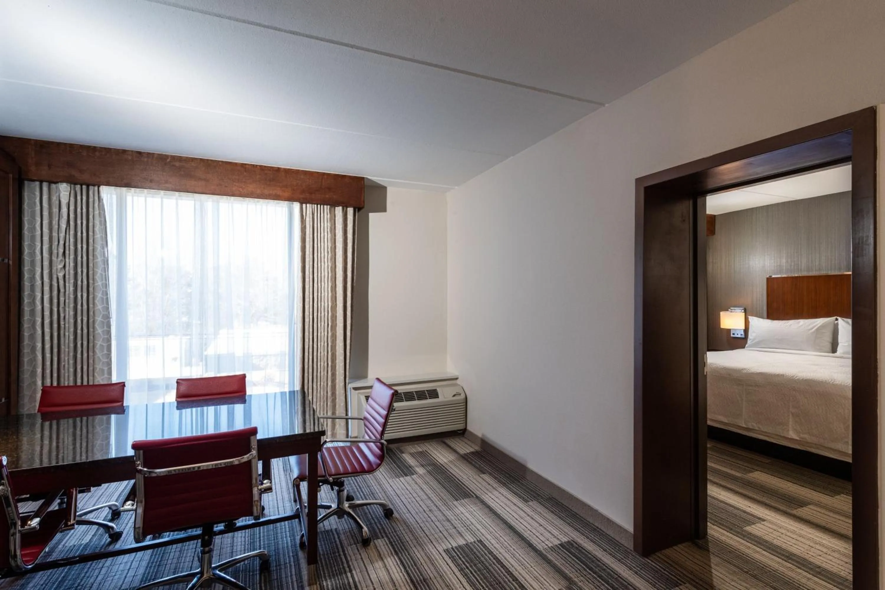 Photo of the whole room, Bed in Four Points by Sheraton Atlanta Airport West