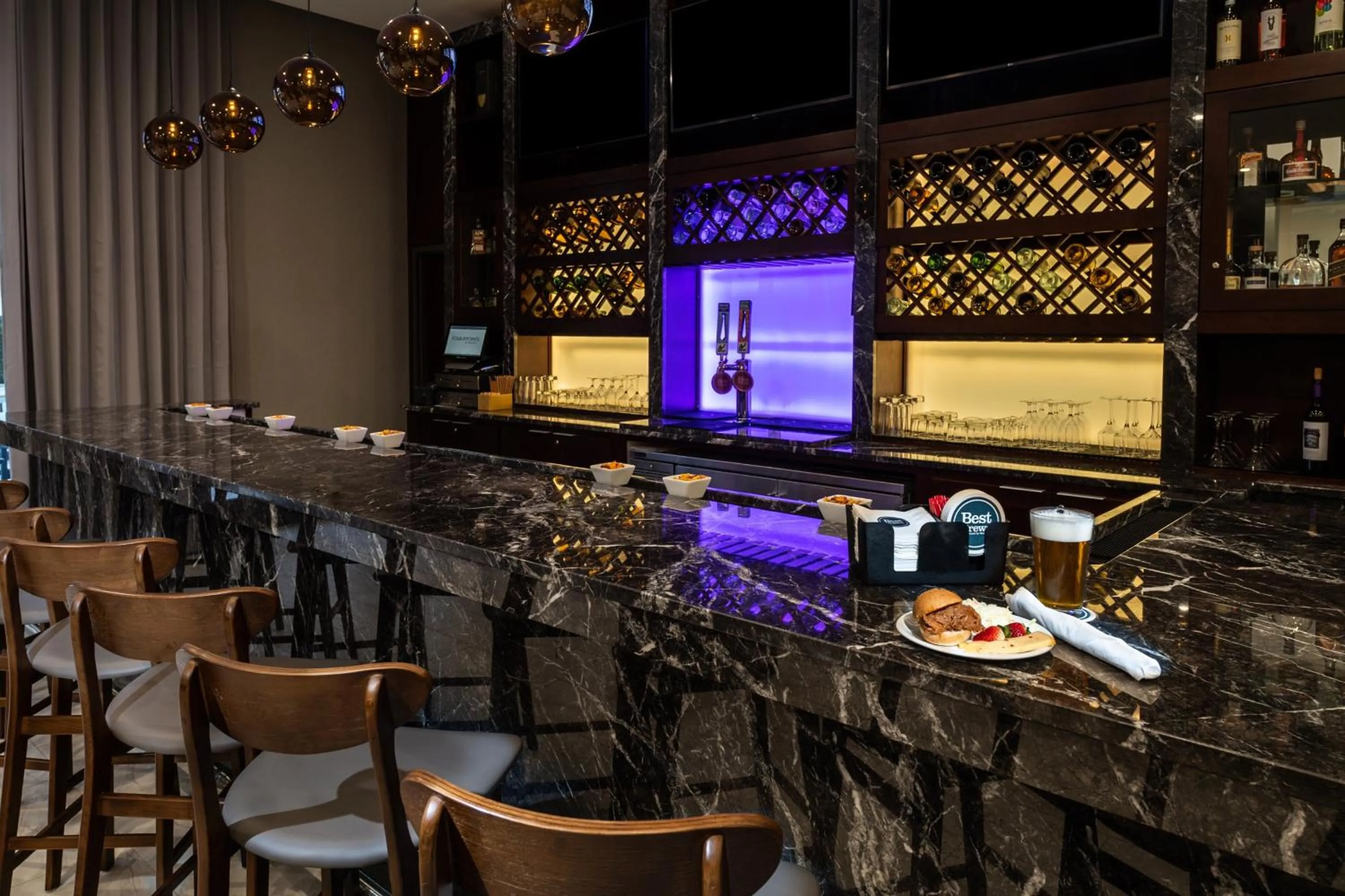 Lounge or bar in Four Points by Sheraton Atlanta Airport West