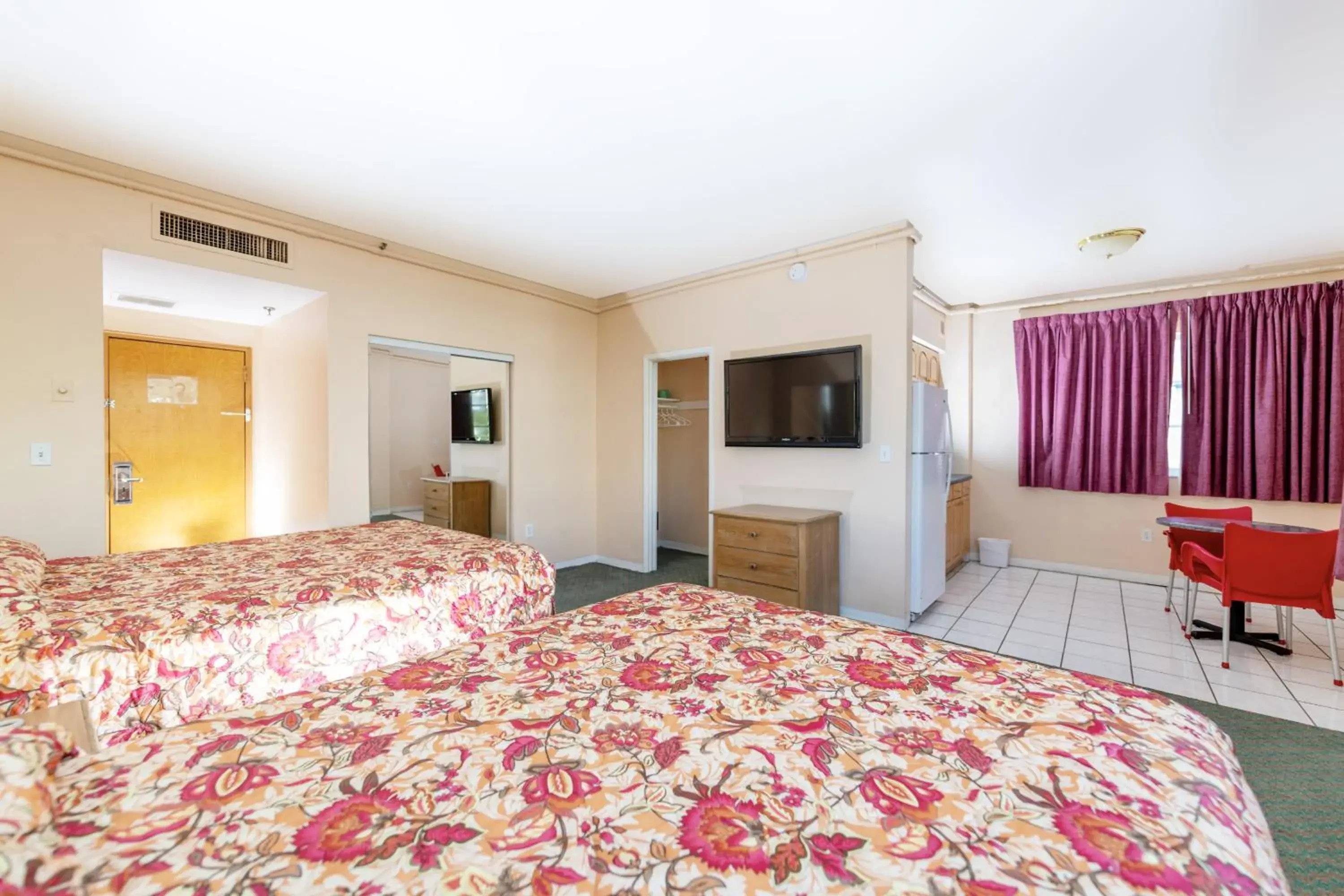 Bed in Geneva Hotel Bed in Geneva Hotel