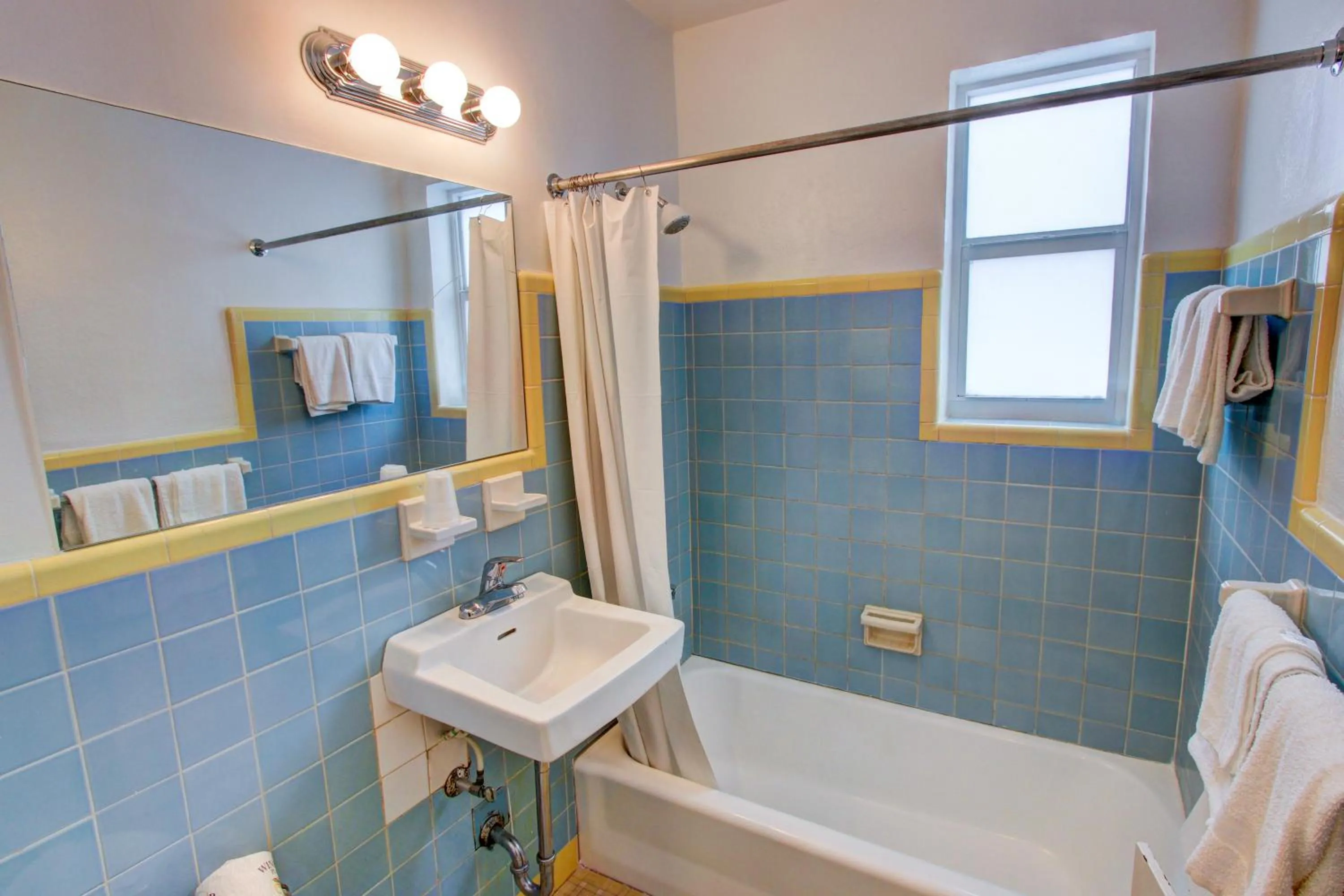 Bathroom in Geneva Hotel