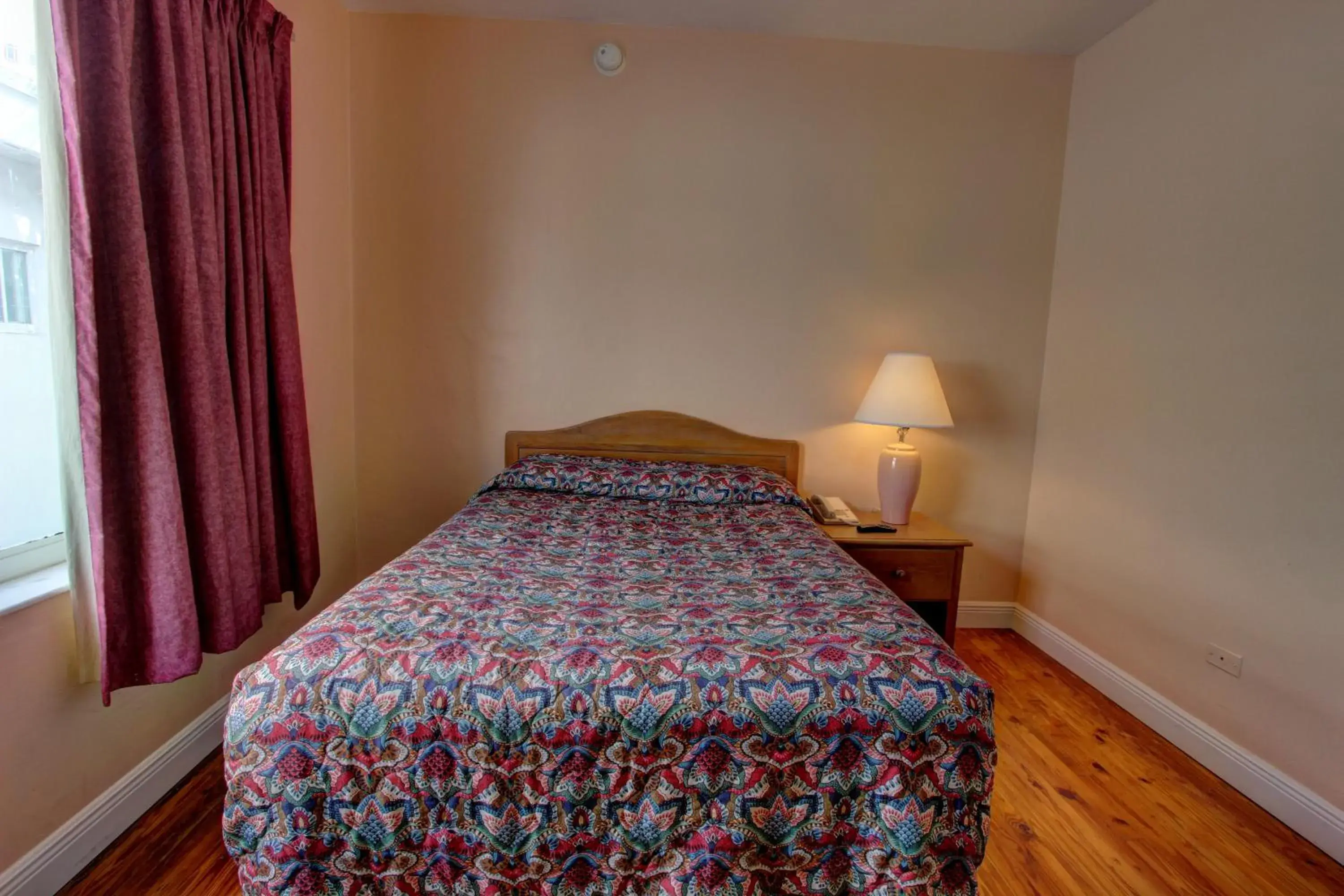 Bedroom, Bed in Geneva Hotel Bedroom, Bed in Geneva Hotel