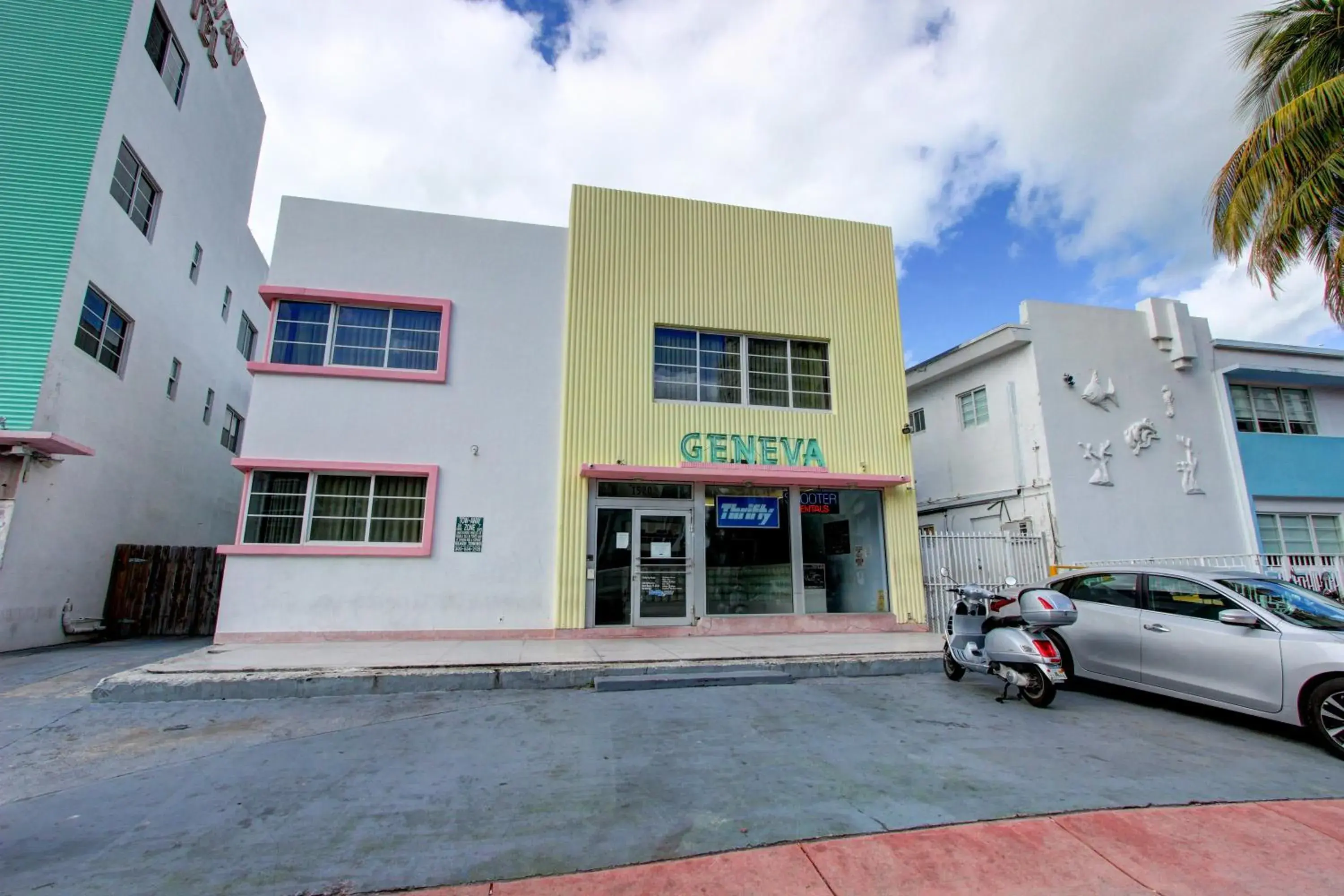 Facade/entrance in Geneva Hotel Facade/entrance in Geneva Hotel