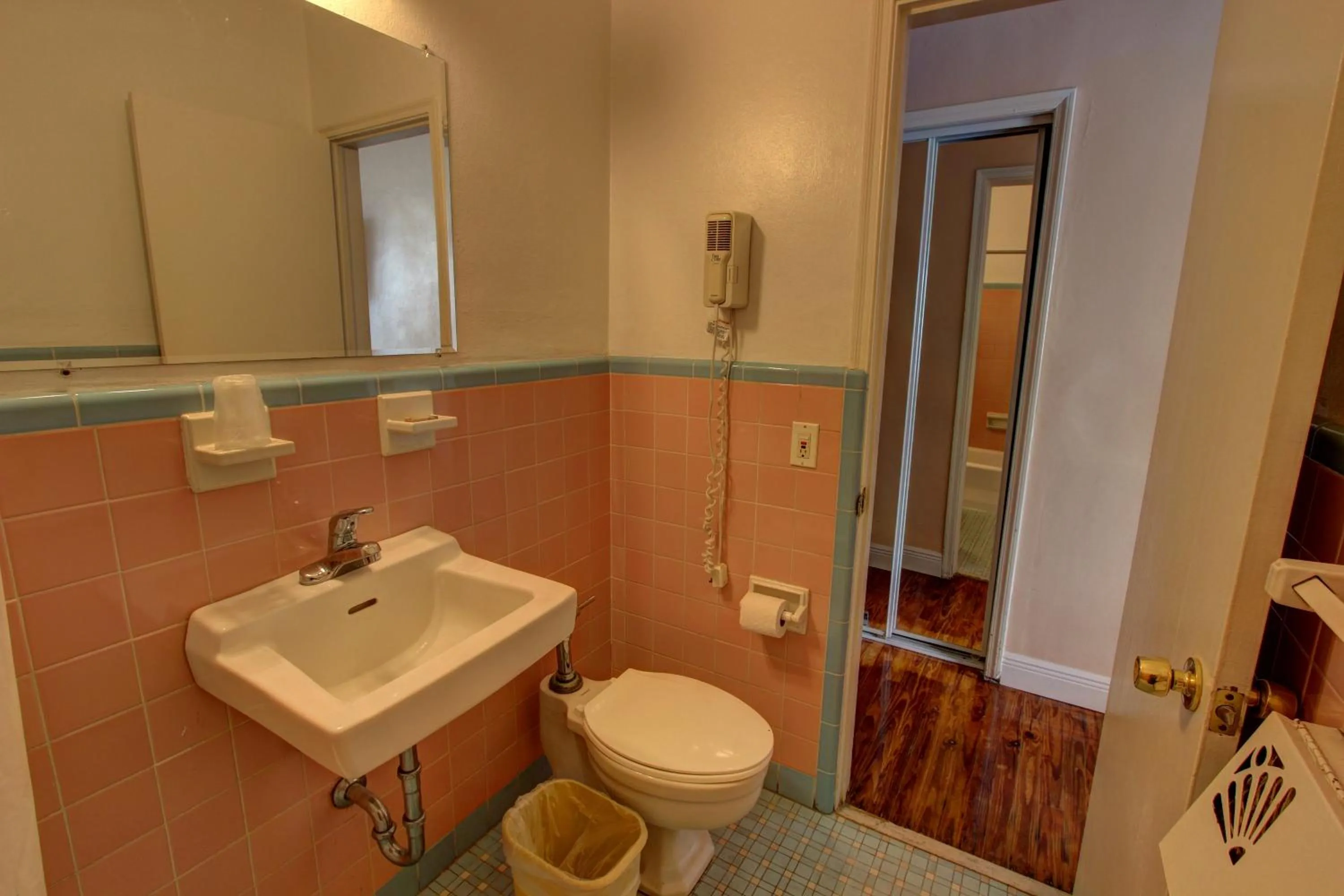 Bathroom in Geneva Hotel