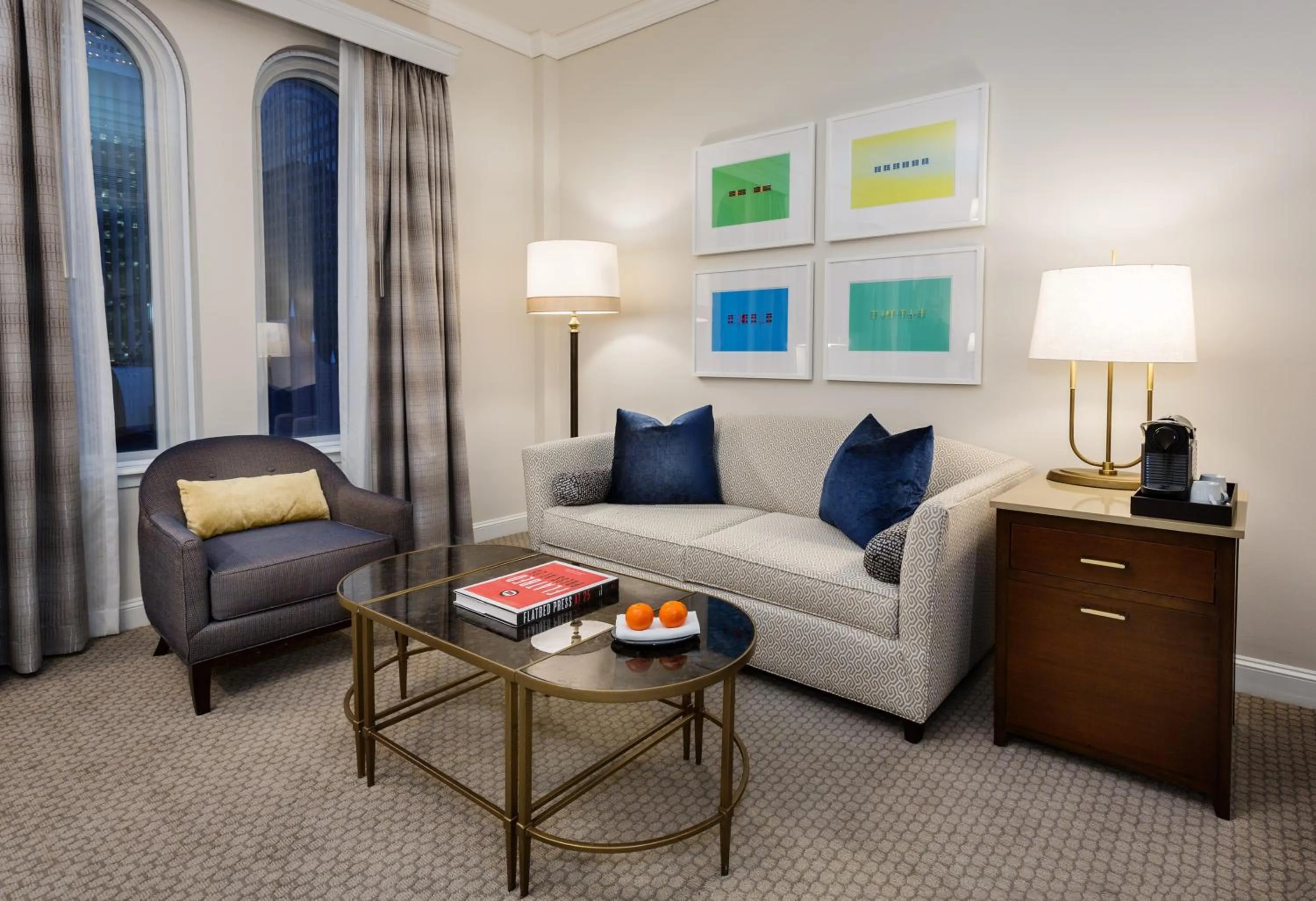 Seating area, Bed in The Lancaster Hotel
