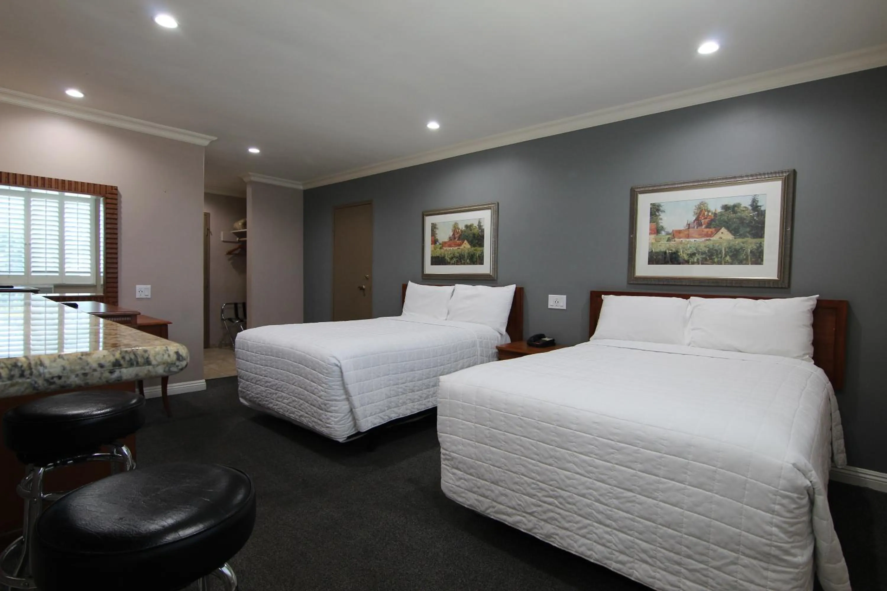 Bed in Dunes Inn - Wilshire