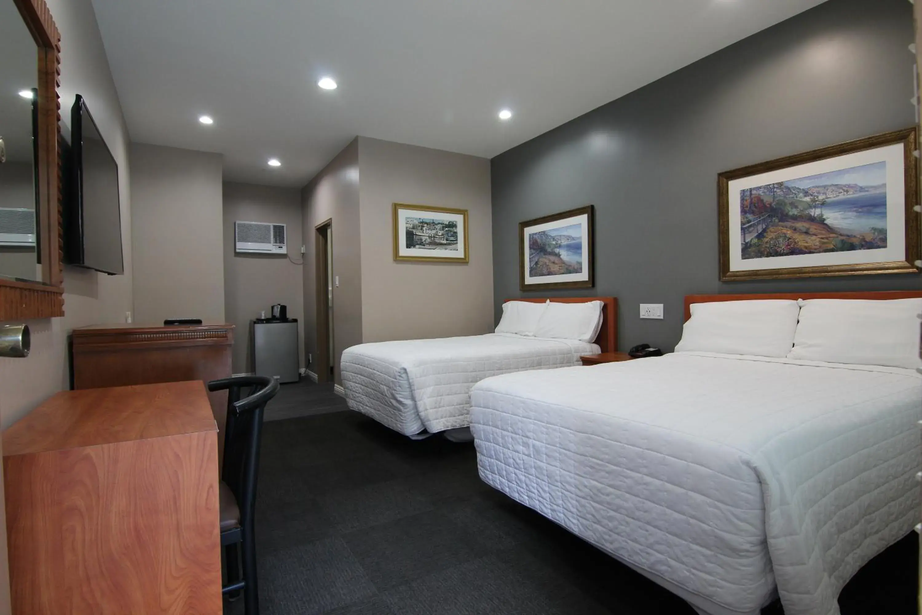 Bed in Dunes Inn - Wilshire Bed in Dunes Inn - Wilshire