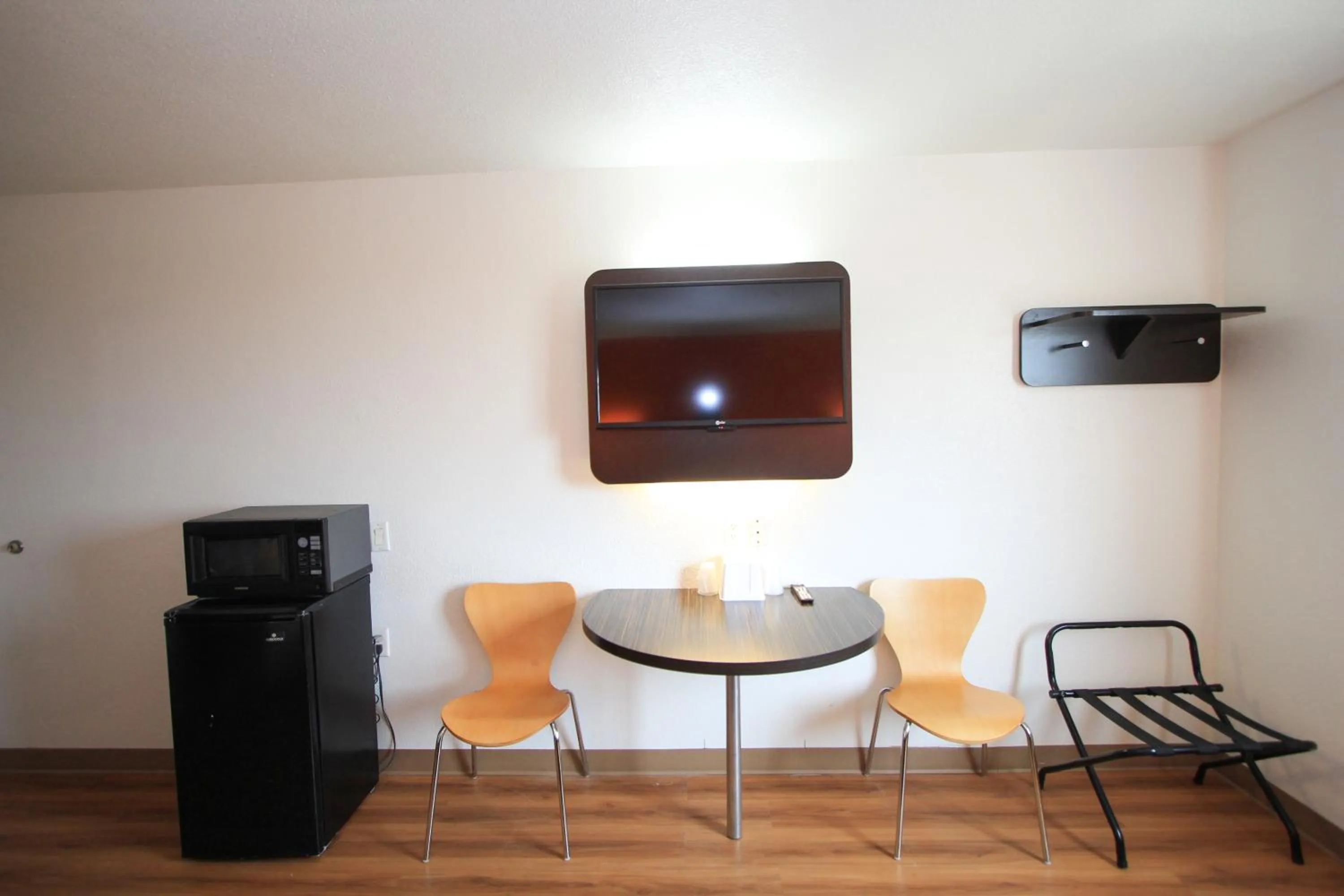 Bedroom in Motel 6-San Antonio, TX - Downtown - Alamo Dome