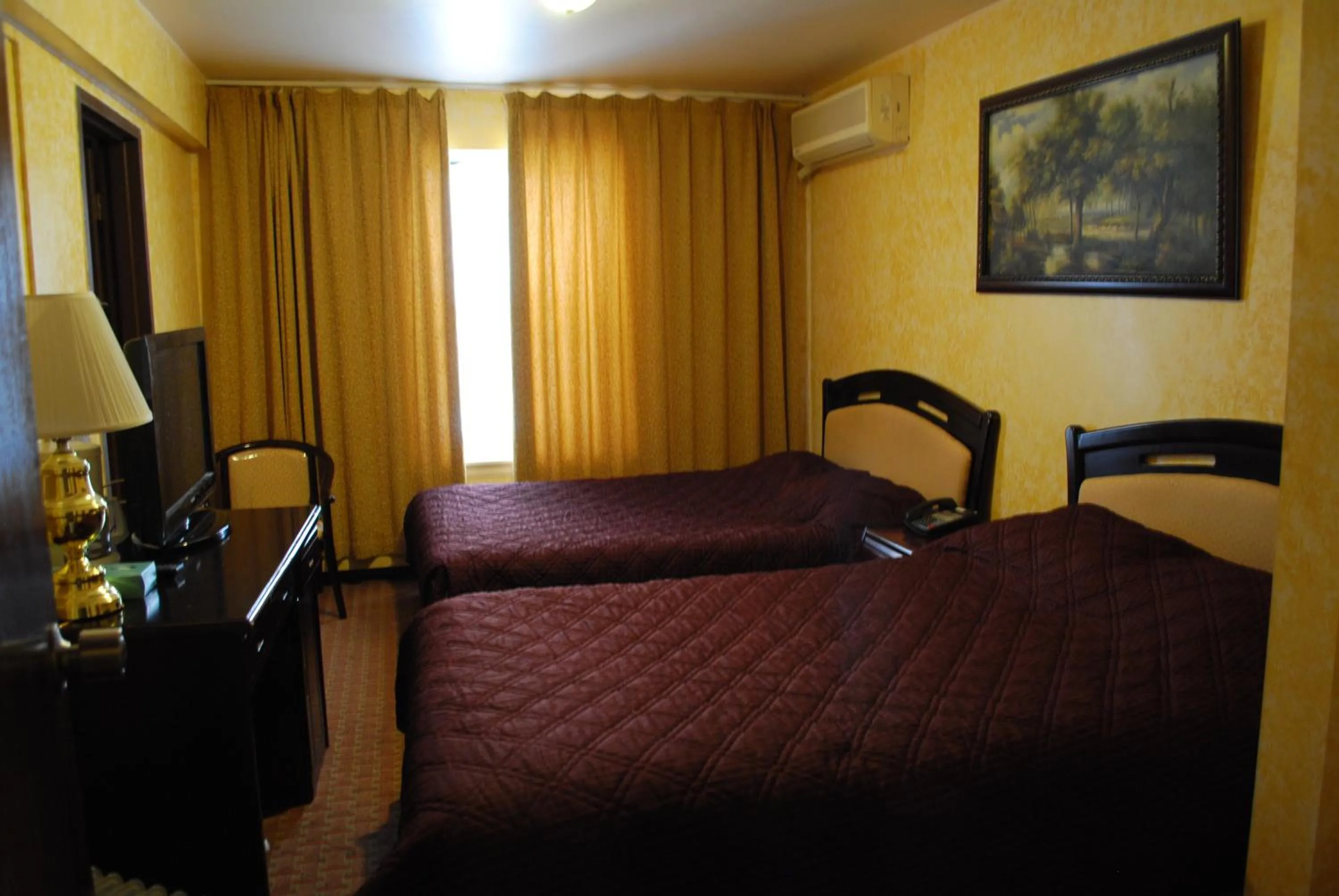 Bed in Chinatown Hotel Chicago