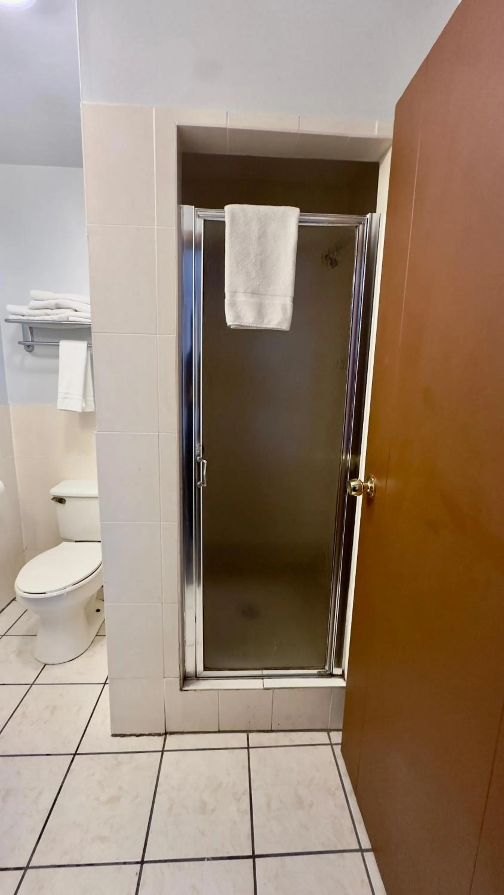 Bathroom in Chinatown Hotel Chicago