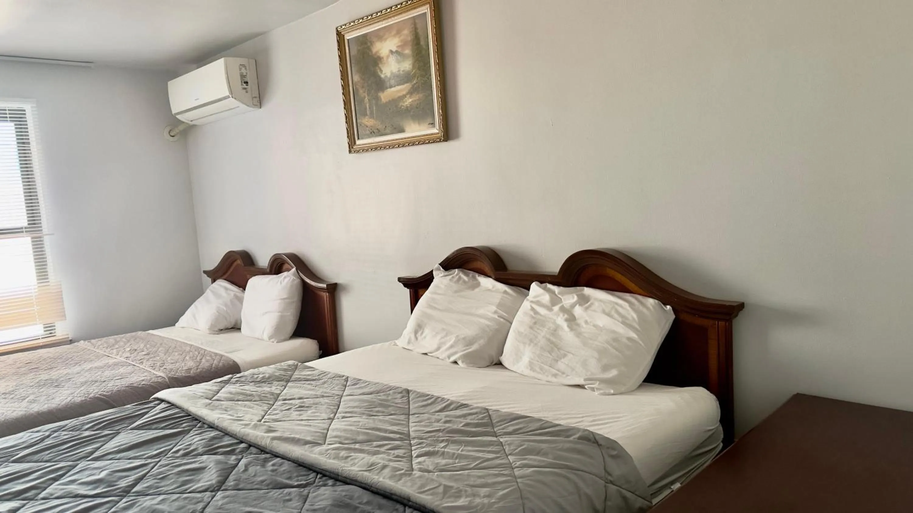 Bed in Chinatown Hotel Chicago