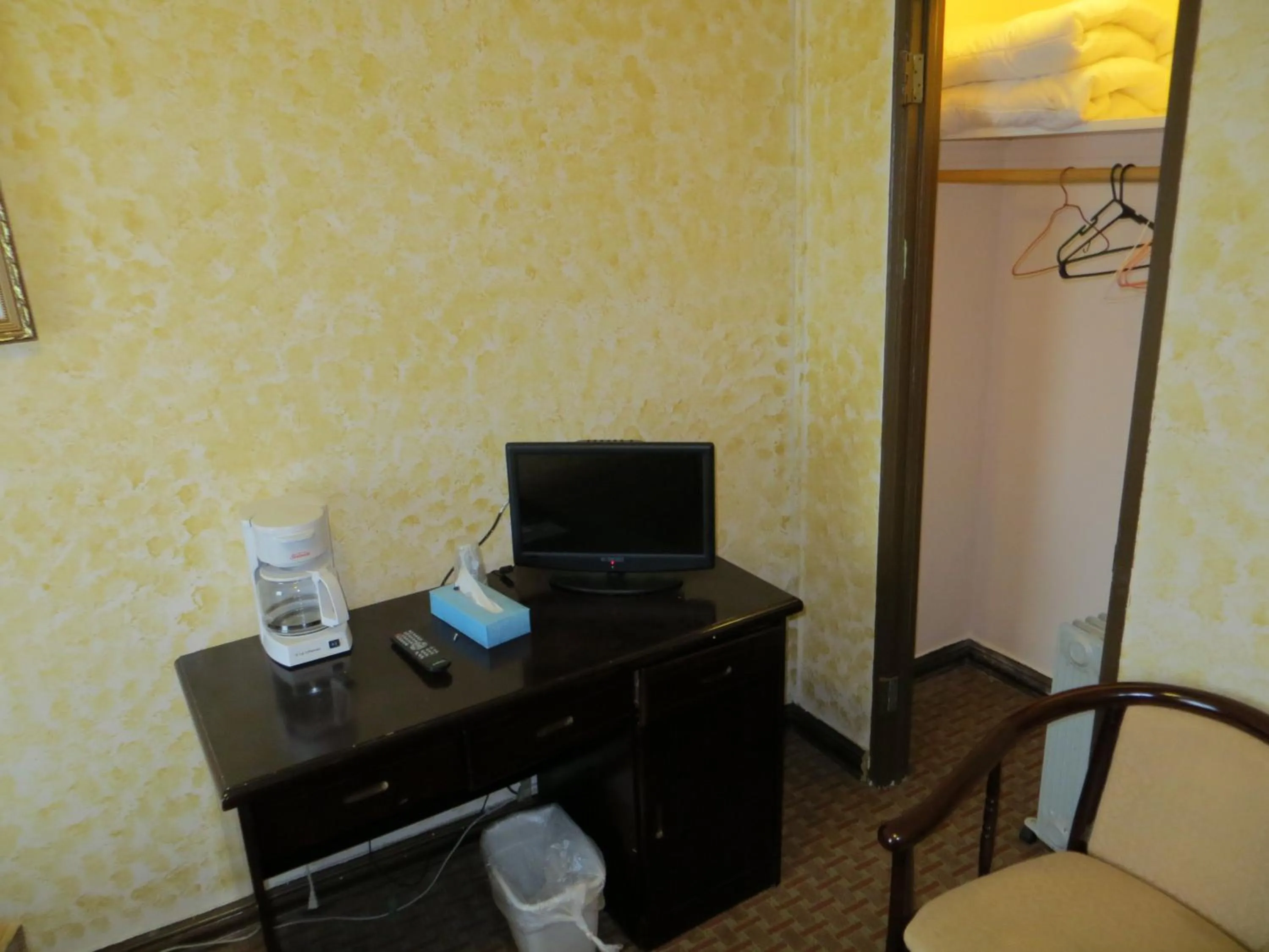 TV and multimedia in Chinatown Hotel Chicago