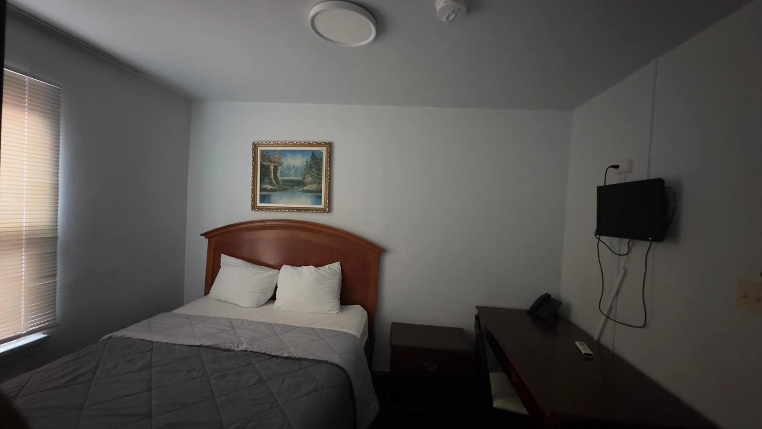 Bed in Chinatown Hotel Chicago