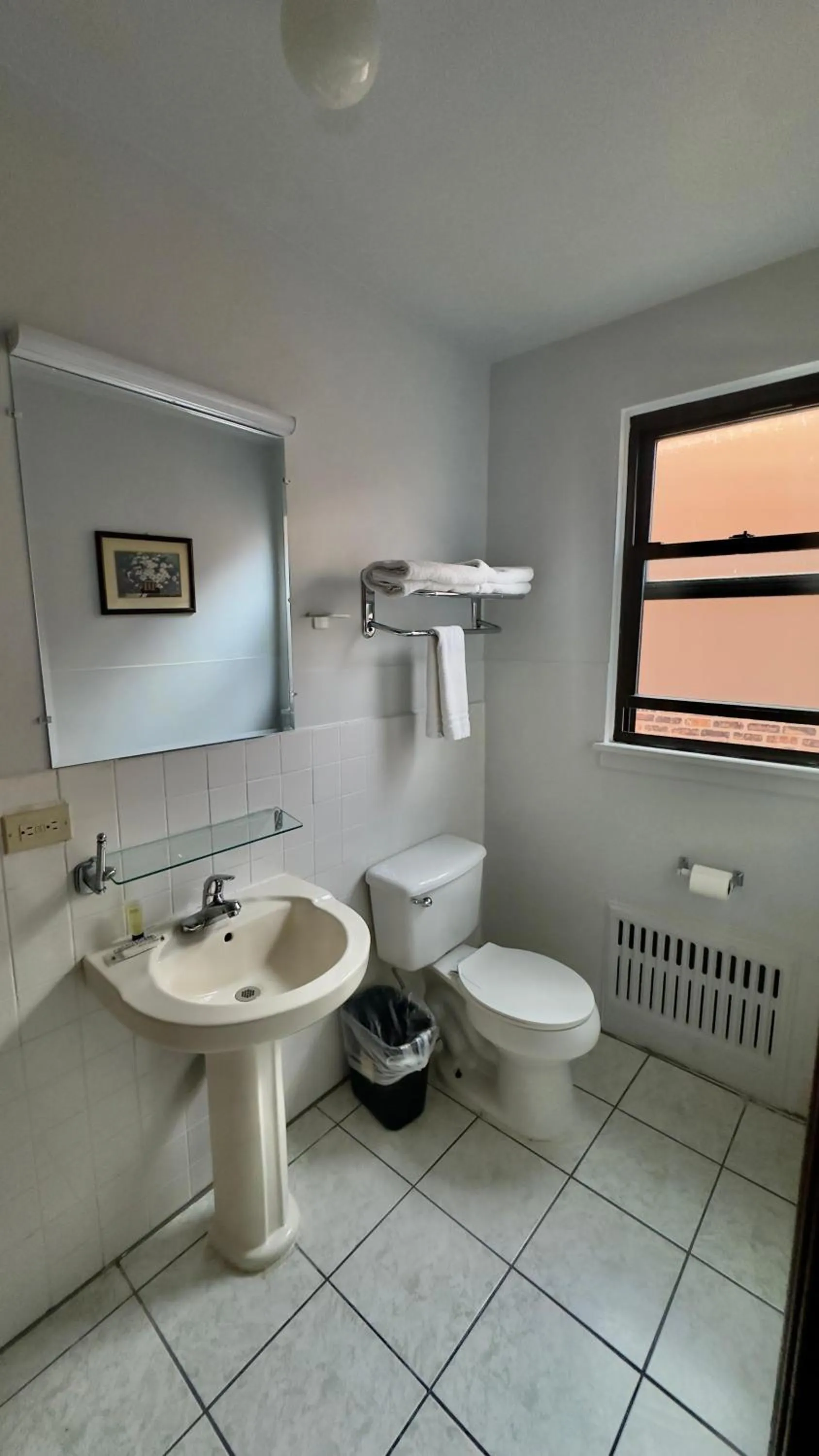 Bathroom in Chinatown Hotel Chicago