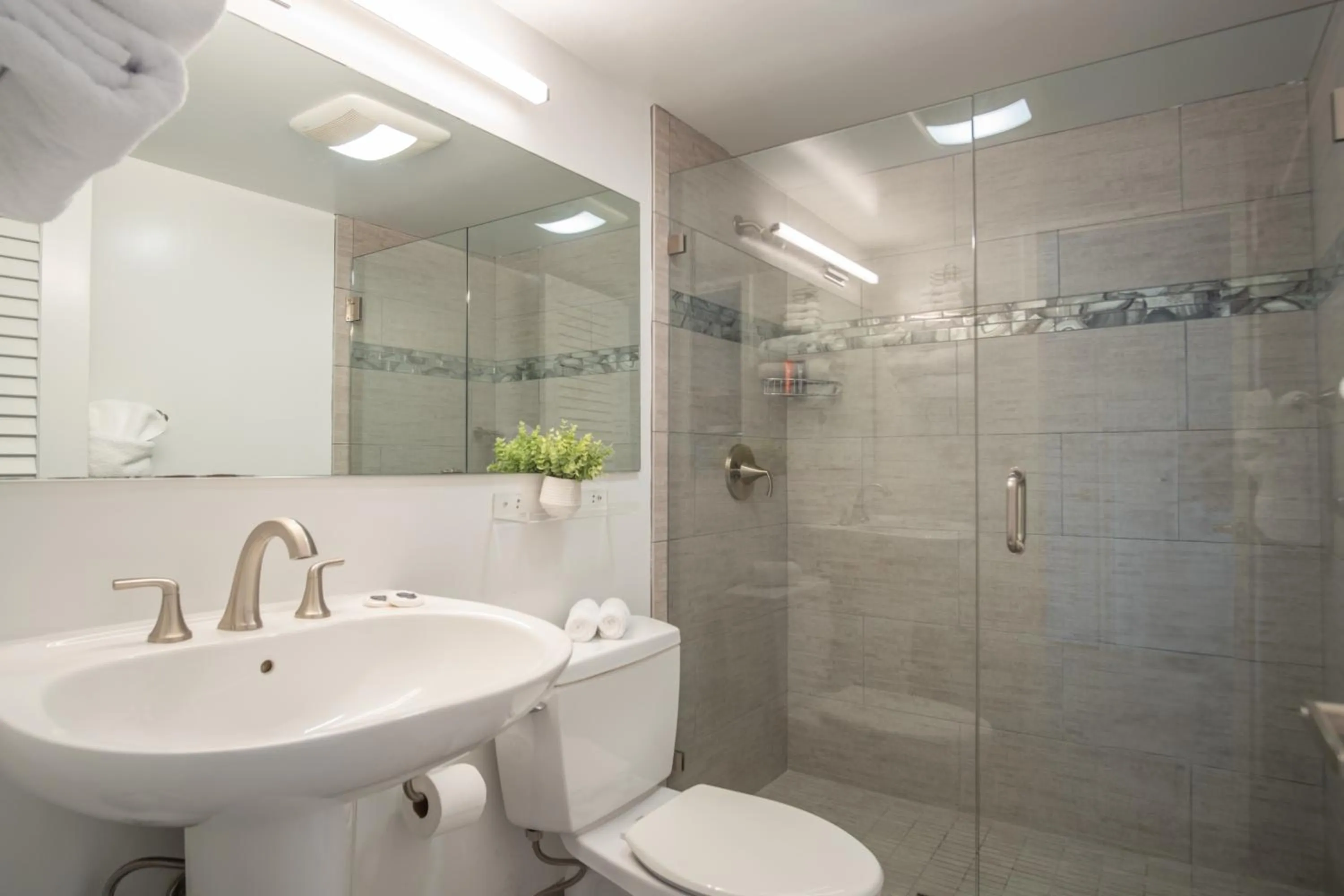 Shower in Gilbert's Resort