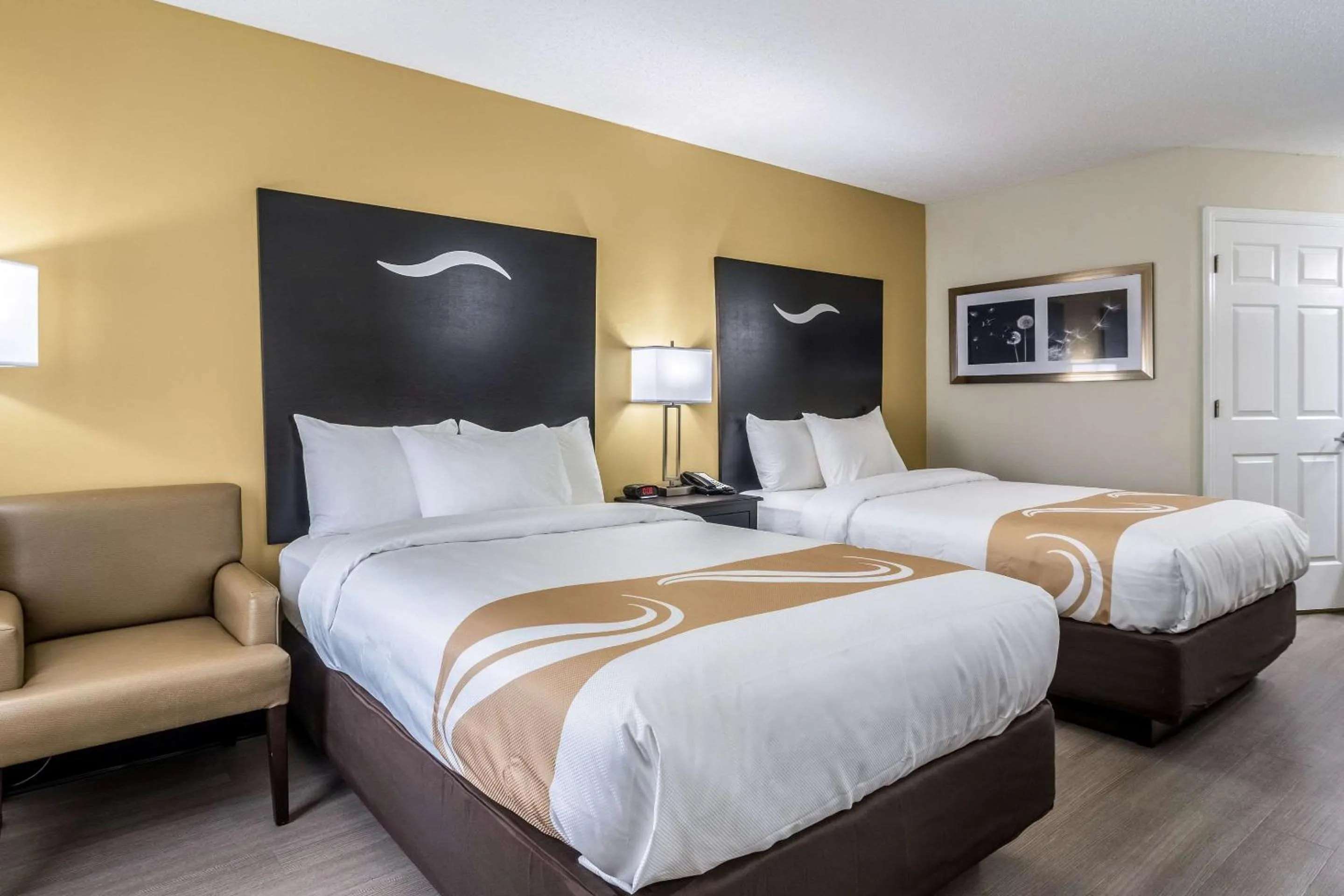 Bedroom, Bed in Quality Inn University Area