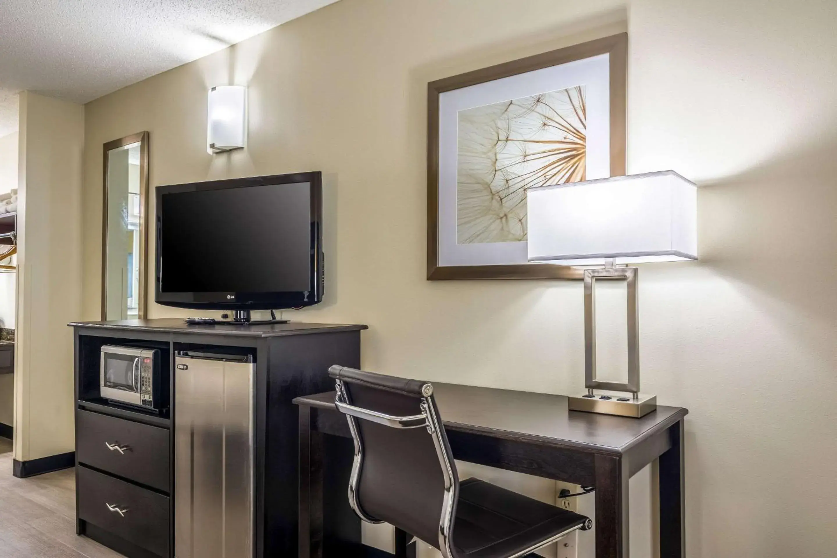 Photo of the whole room in Quality Inn University Area Photo of the whole room in Quality Inn University Area