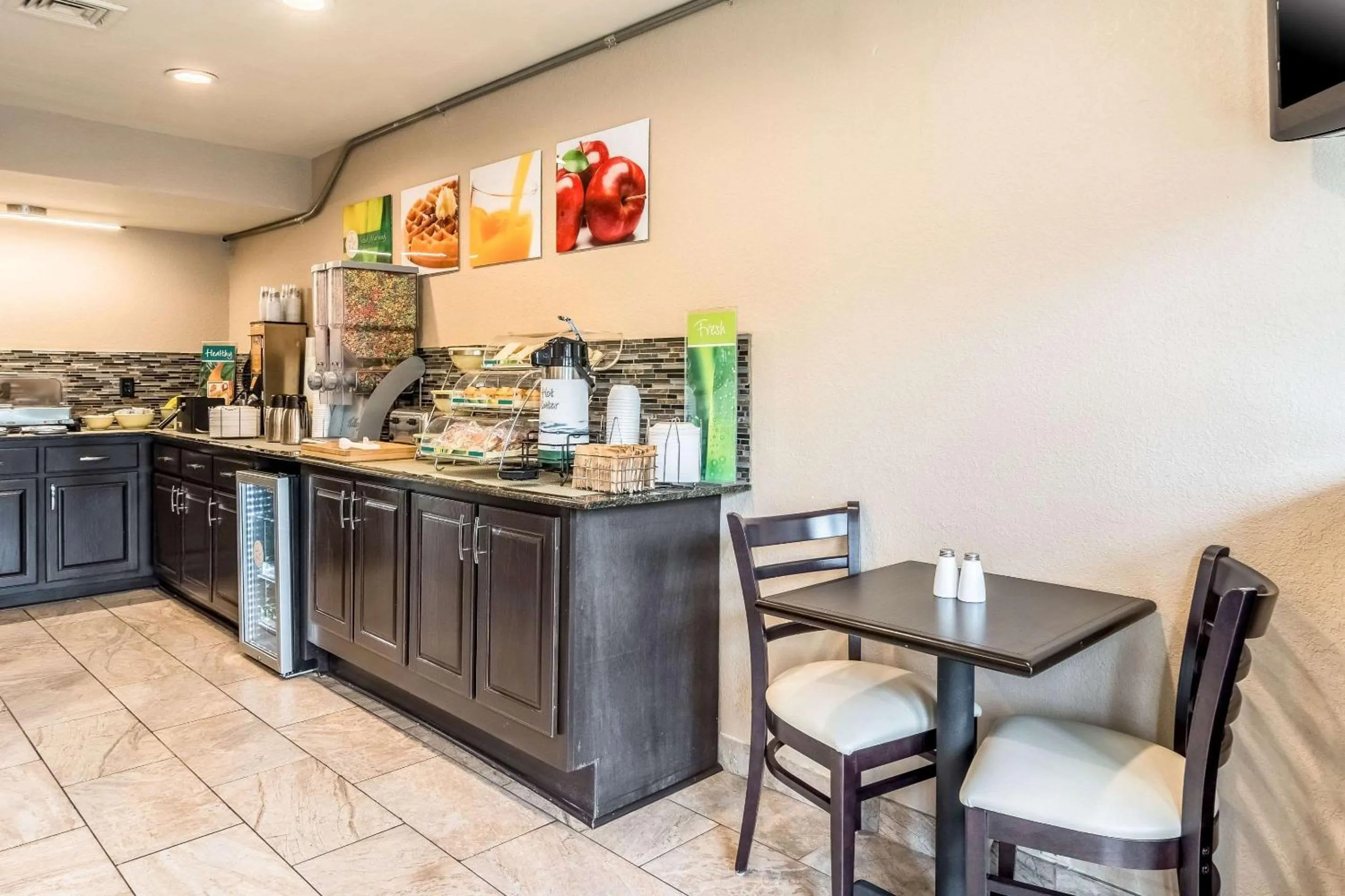 Restaurant/places to eat in Quality Inn University Area