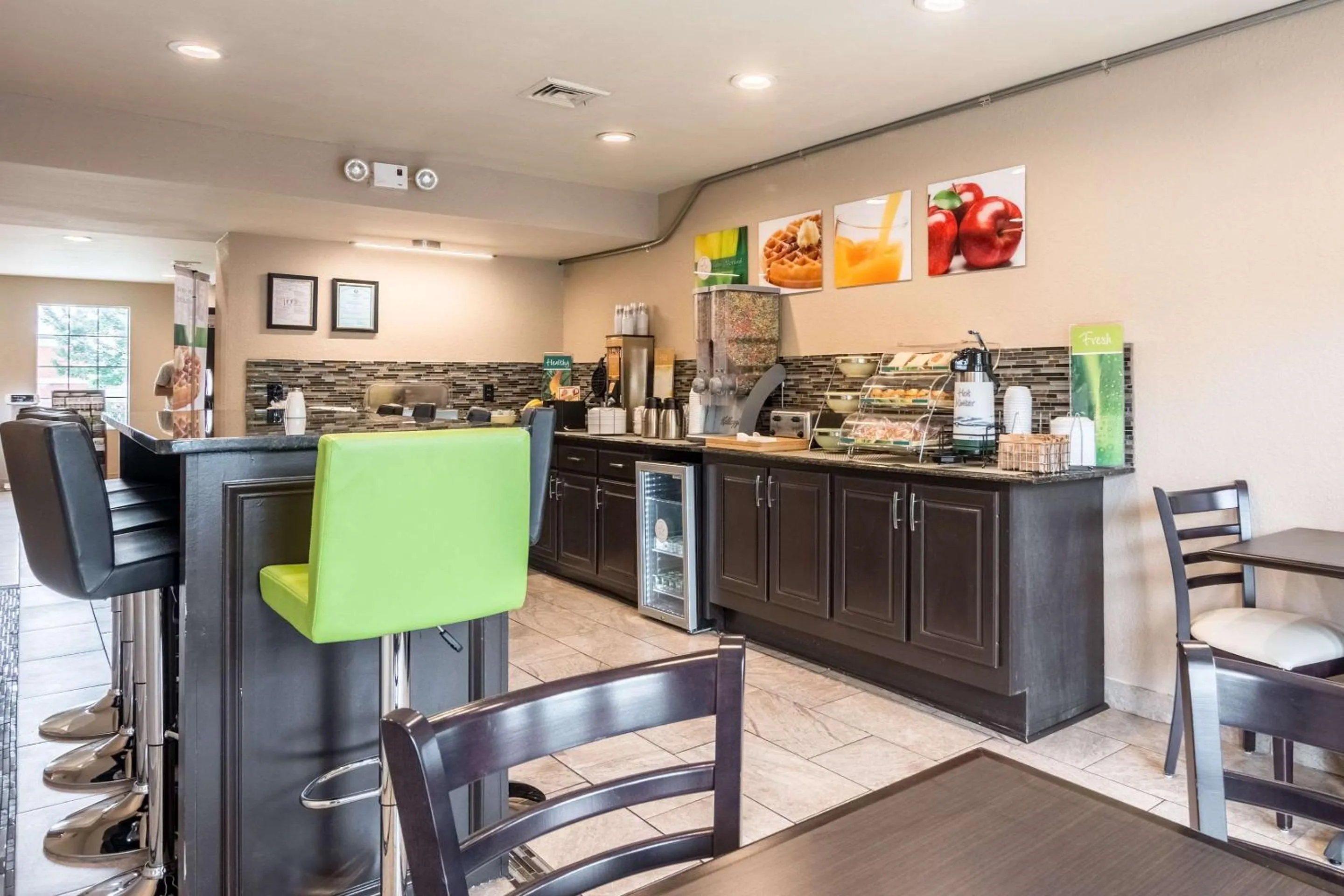 Restaurant/places to eat in Quality Inn University Area