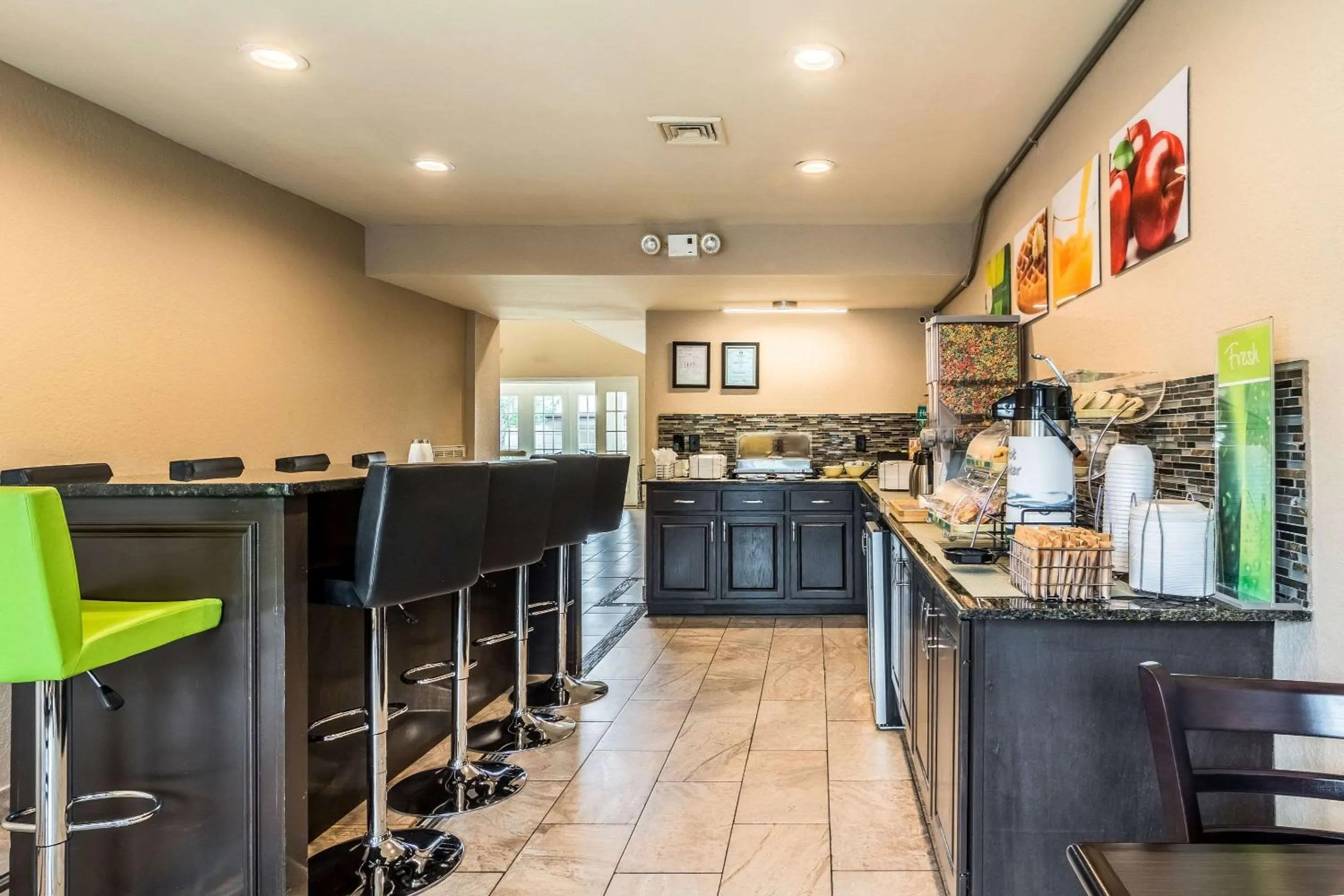 Restaurant/places to eat in Quality Inn University Area