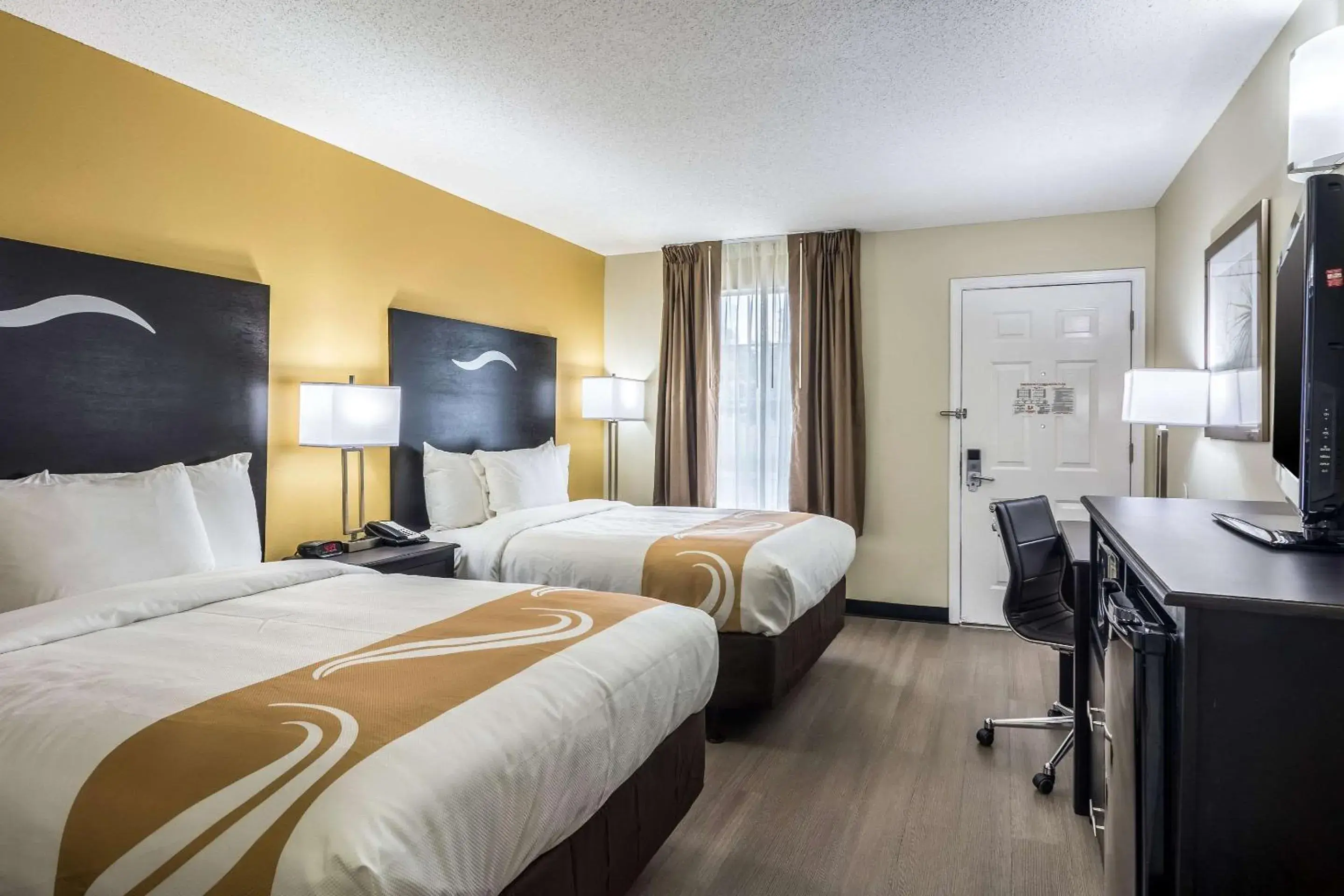 Photo of the whole room, Bed in Quality Inn University Area Photo of the whole room, Bed in Quality Inn University Area