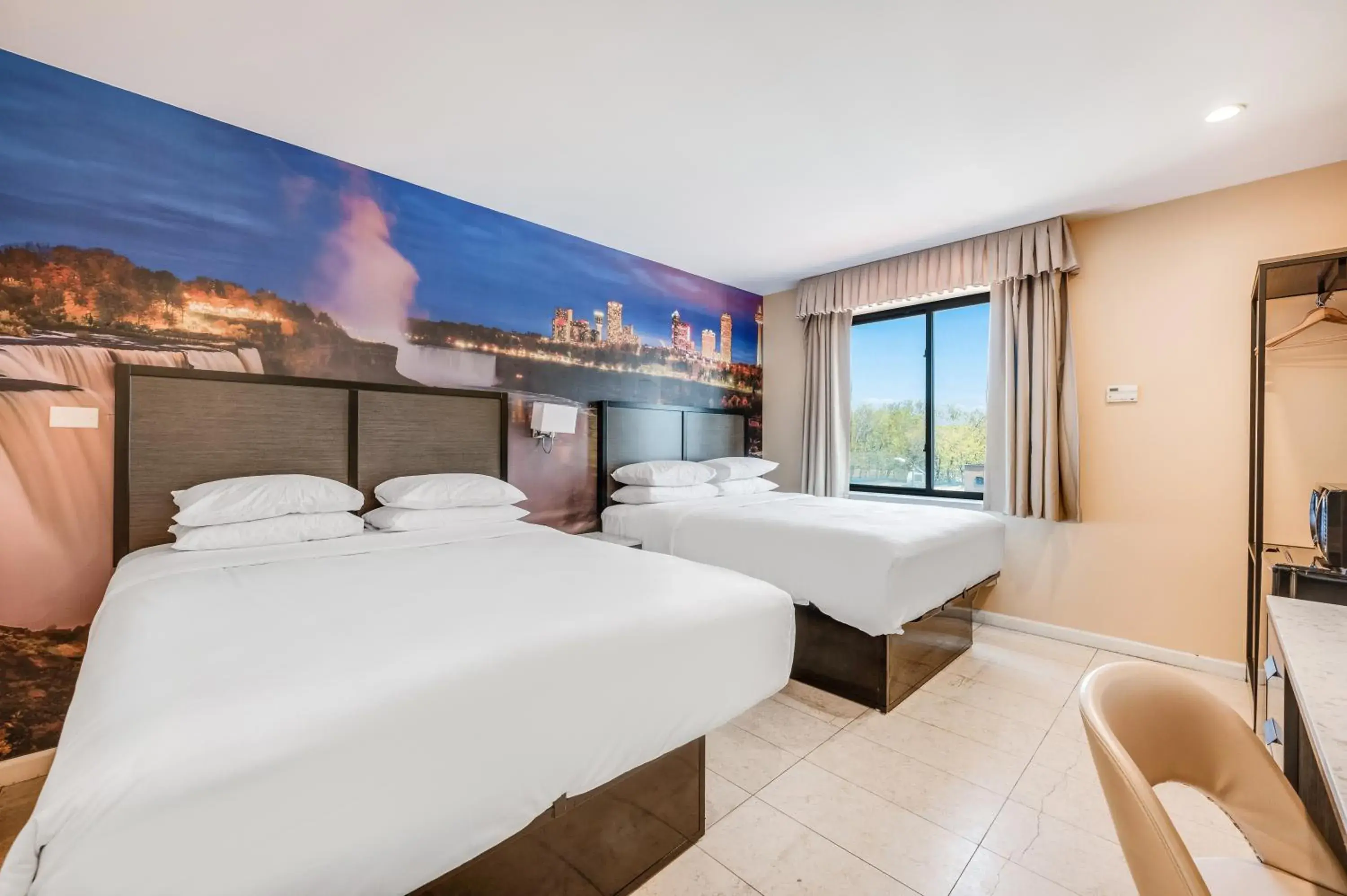 Bed in Knights Inn Brooklyn Sunset Park Bed in Knights Inn Brooklyn Sunset Park