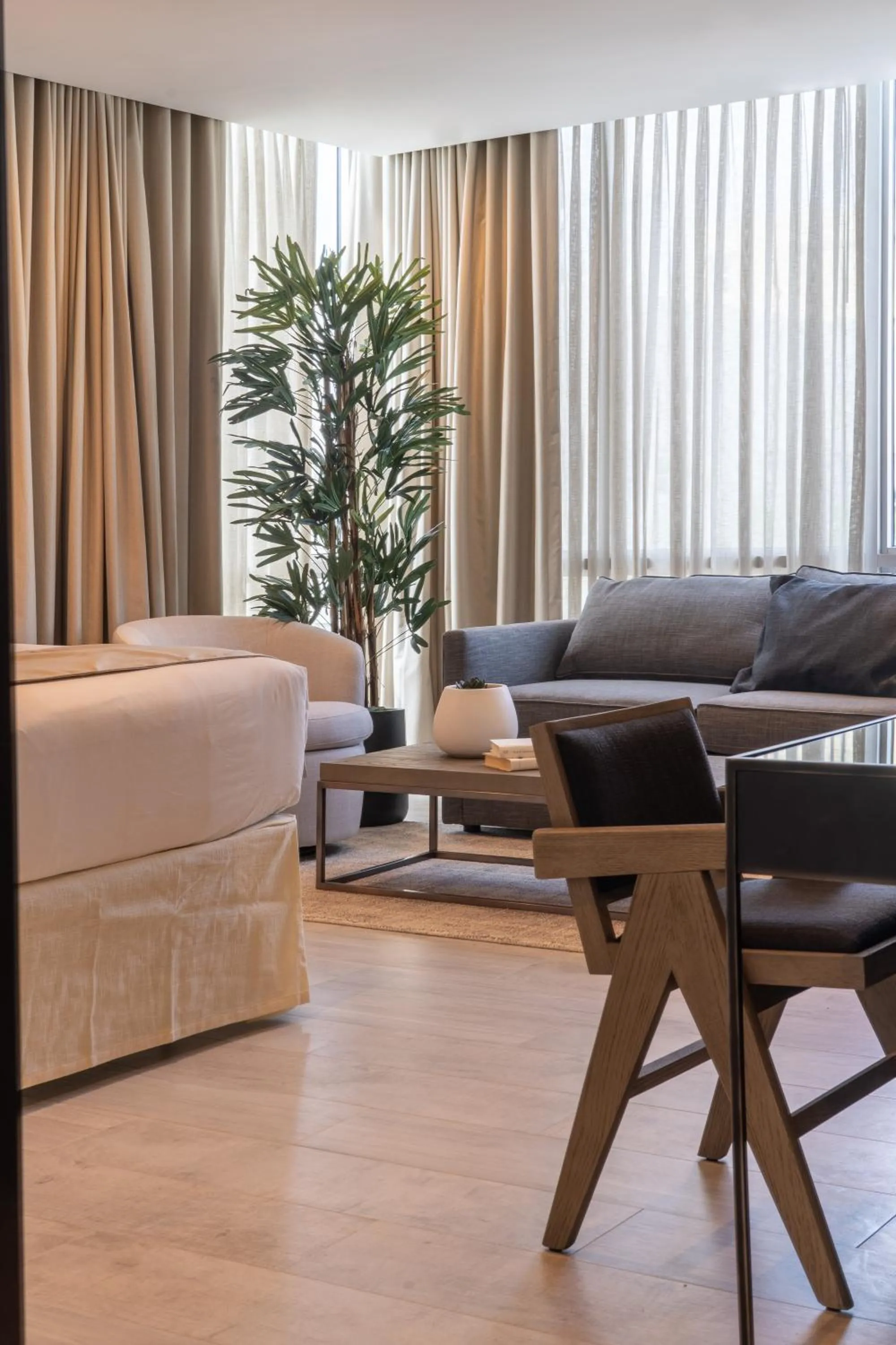 Seating area in Nassau Suite South Beach, an All Suite Hotel